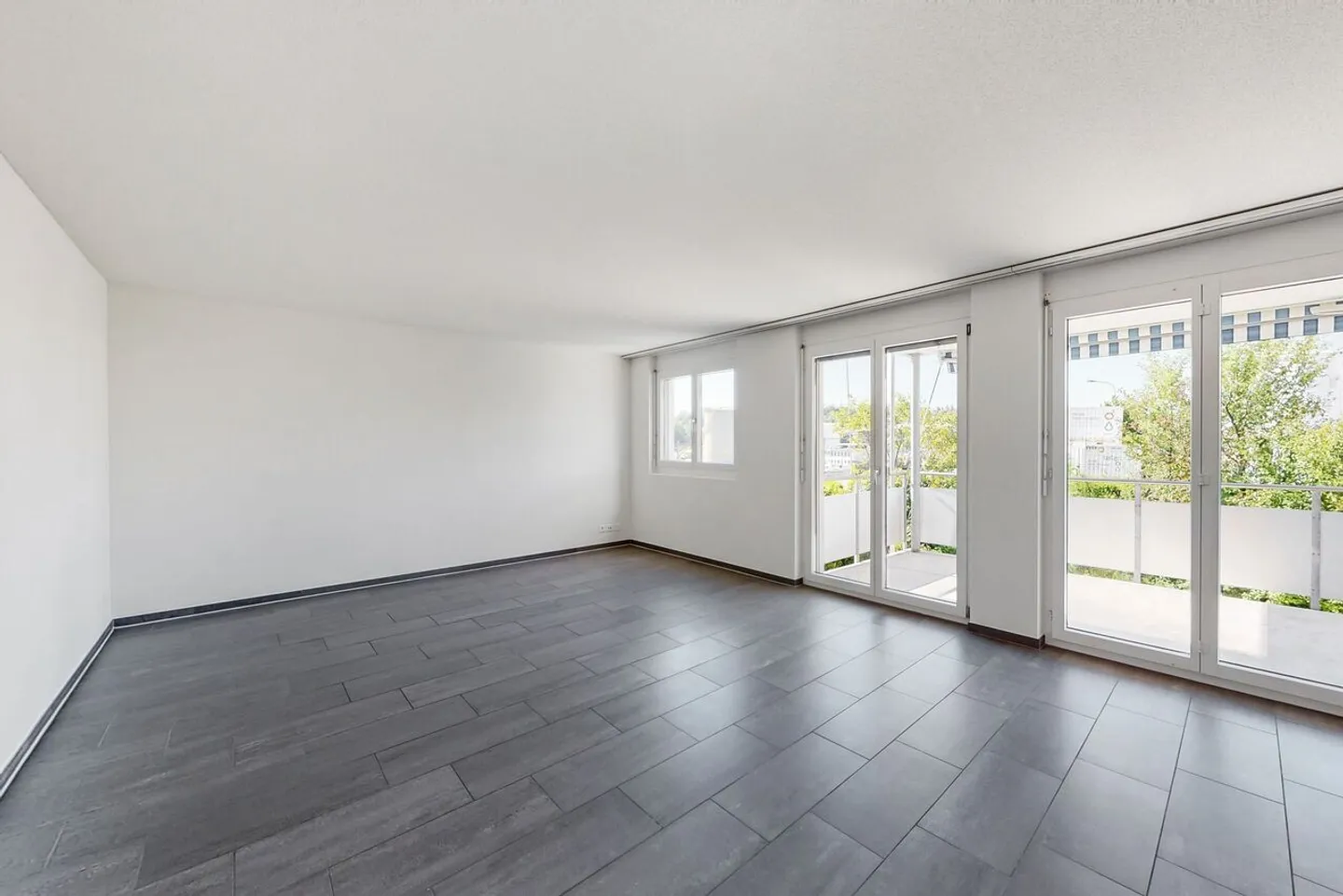 Spacious Apartment in Family Area - Photo 3 of 8