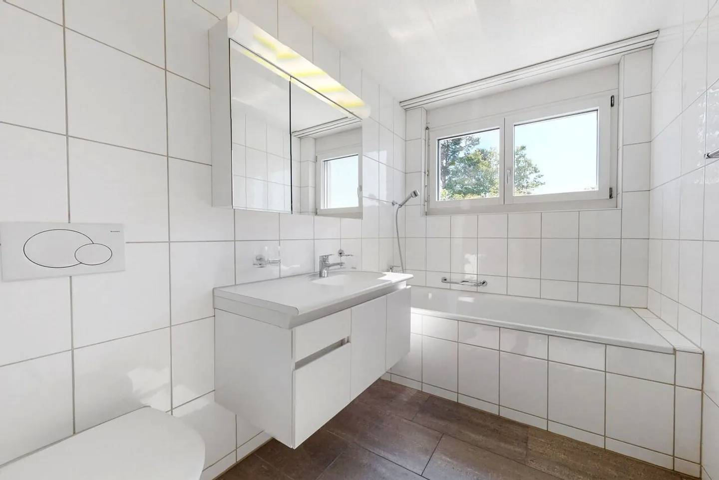 Spacious Apartment in Family Area - Photo 7 of 8
