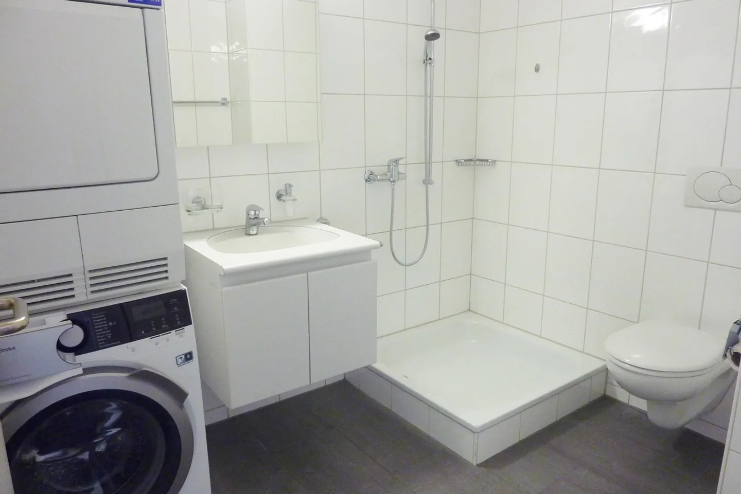 Spacious Apartment in Family Area - Photo 8 of 8