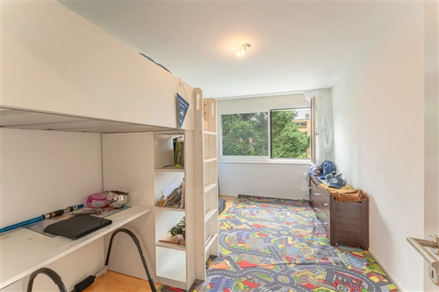 Moderne 4.5-Zimmer-Wohnung mit Balkon - Foto 8 von 13