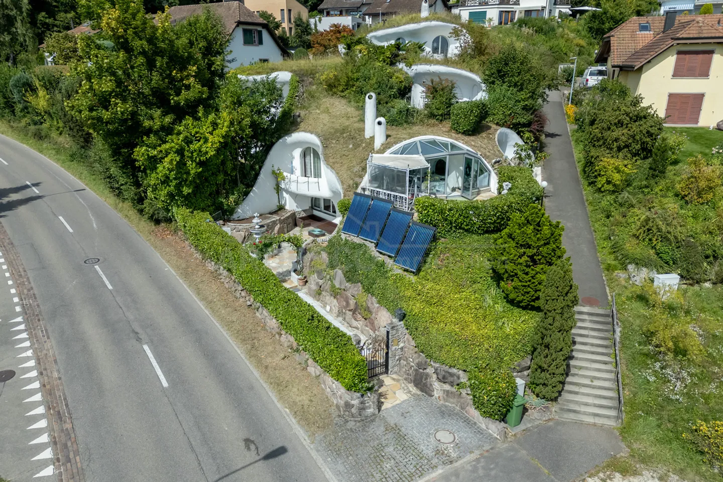 Single house for sale - Photo 1 of 16