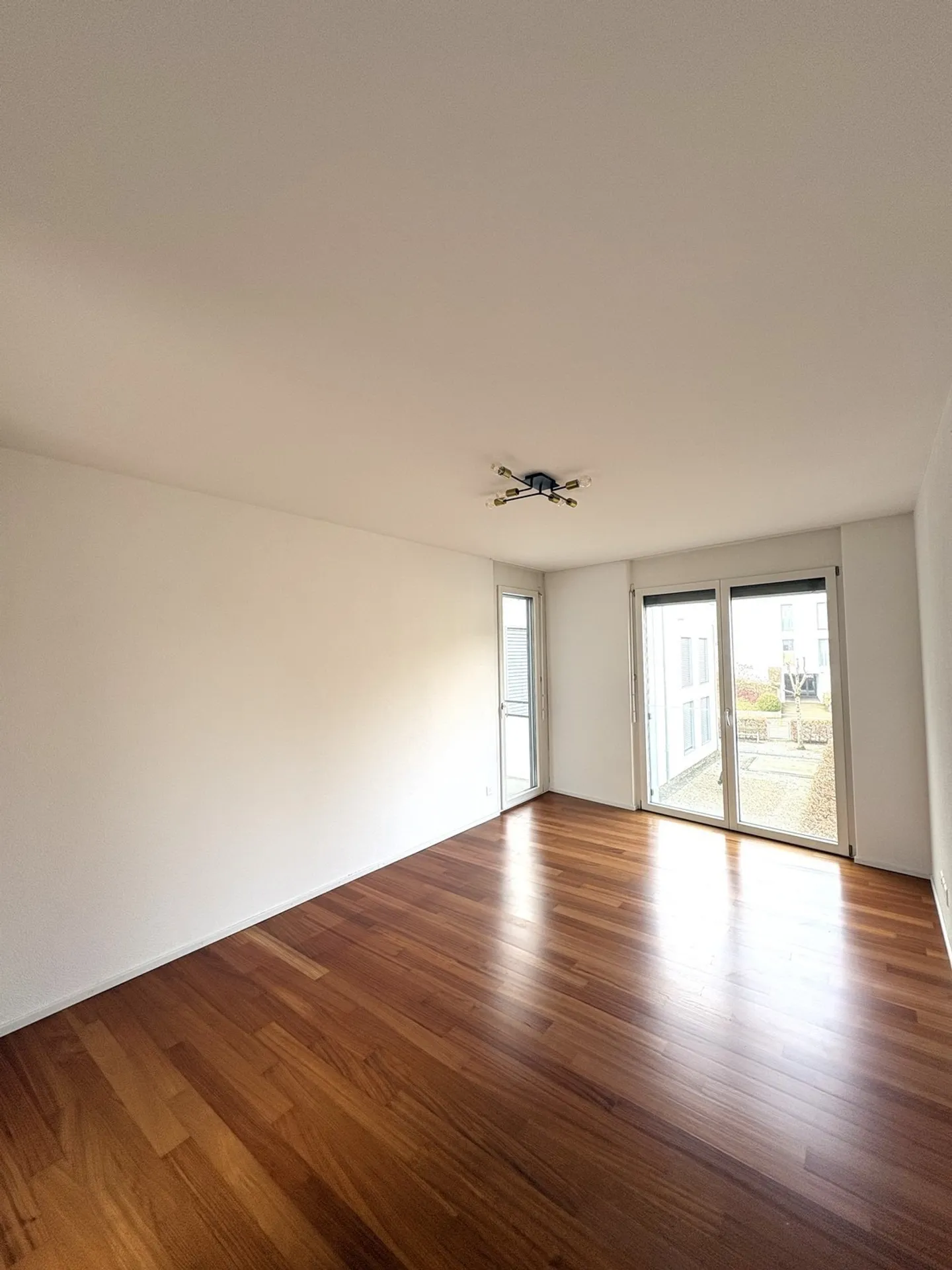 IMMÉDIATEMENT : Appartement 4.5 pièces de 148 m² directement à la gare de Dübendorf - Photo 18 sur 27