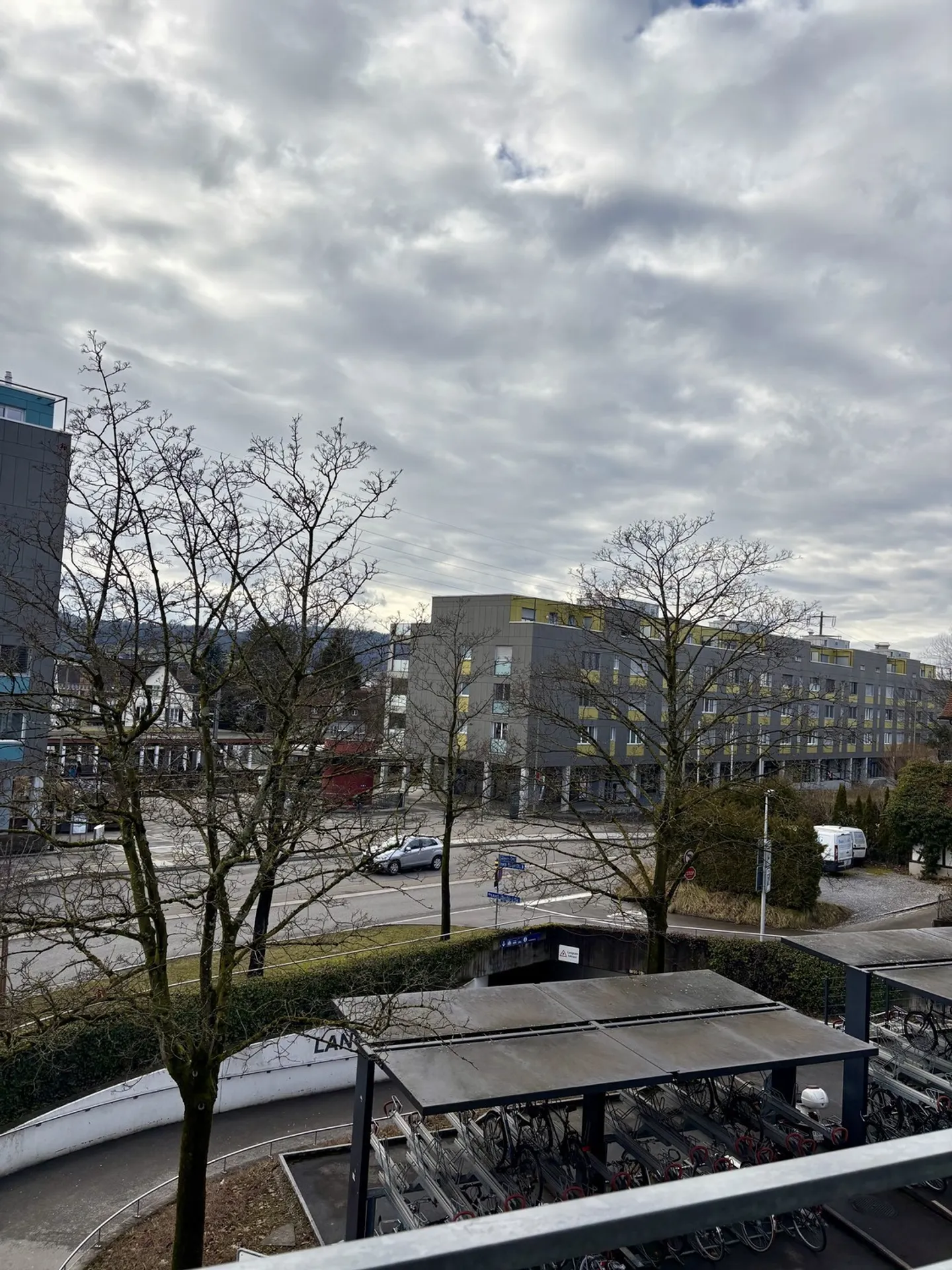 IMMÉDIATEMENT : Appartement 4.5 pièces de 148 m² directement à la gare de Dübendorf - Photo 24 sur 27