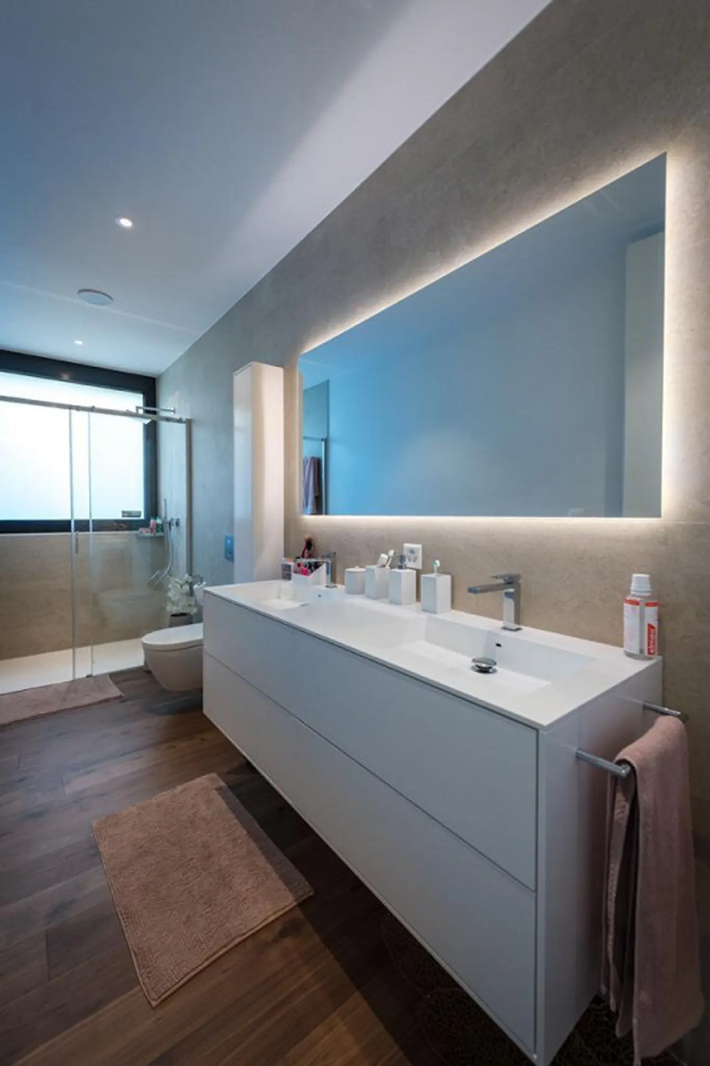 GRANDE APPARTEMENT NOUVEAU À DEUX PAS DU CENTRE - Photo 7 sur 9