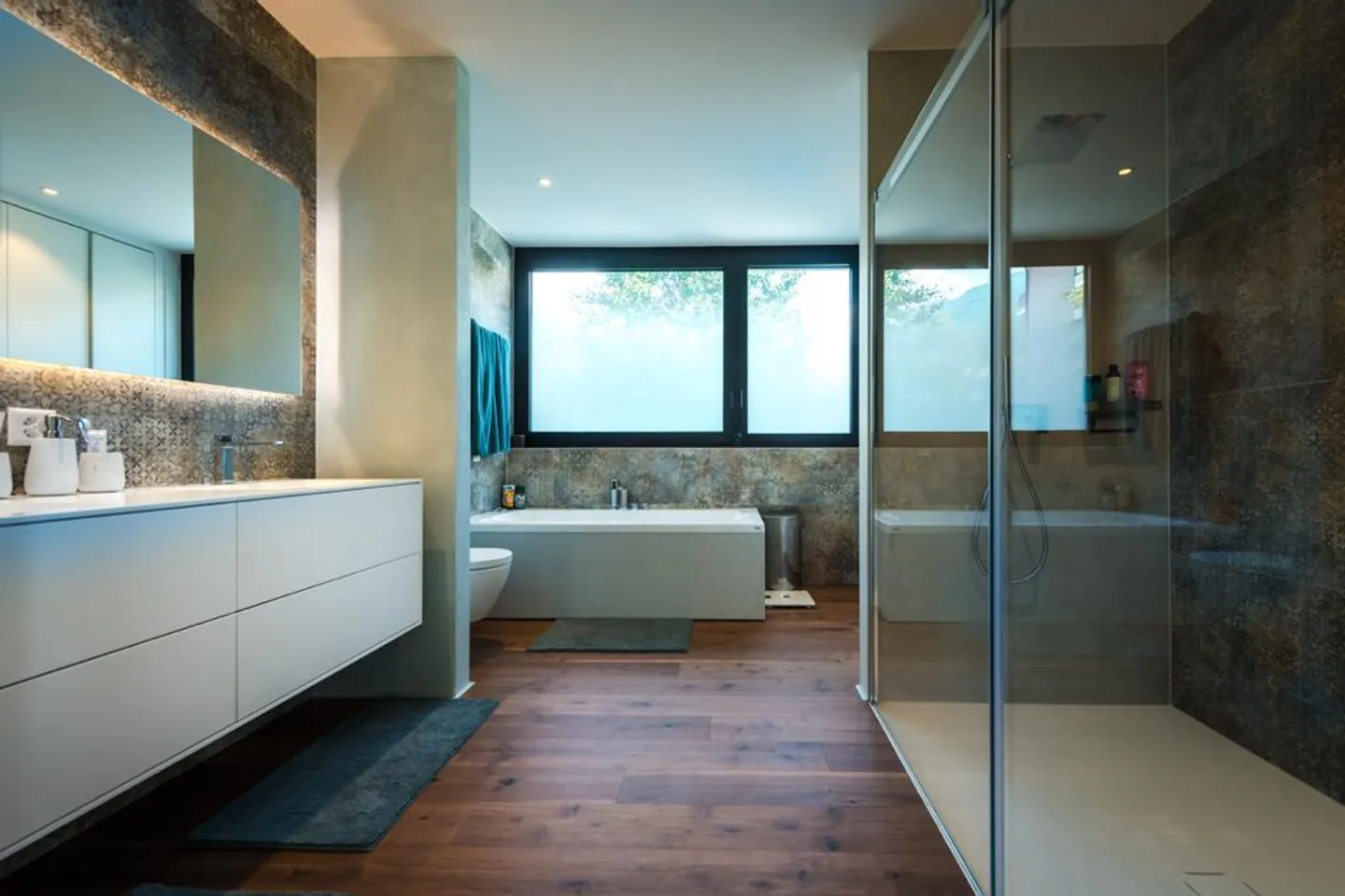GRANDE APPARTEMENT NOUVEAU À DEUX PAS DU CENTRE - Photo 8 sur 9