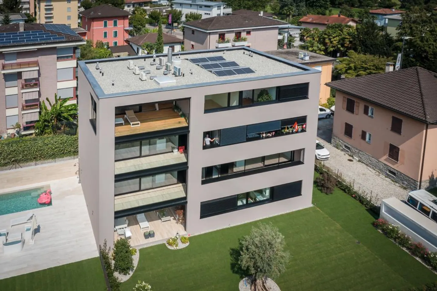 GRANDE APPARTEMENT NOUVEAU À DEUX PAS DU CENTRE - Photo 1 sur 9