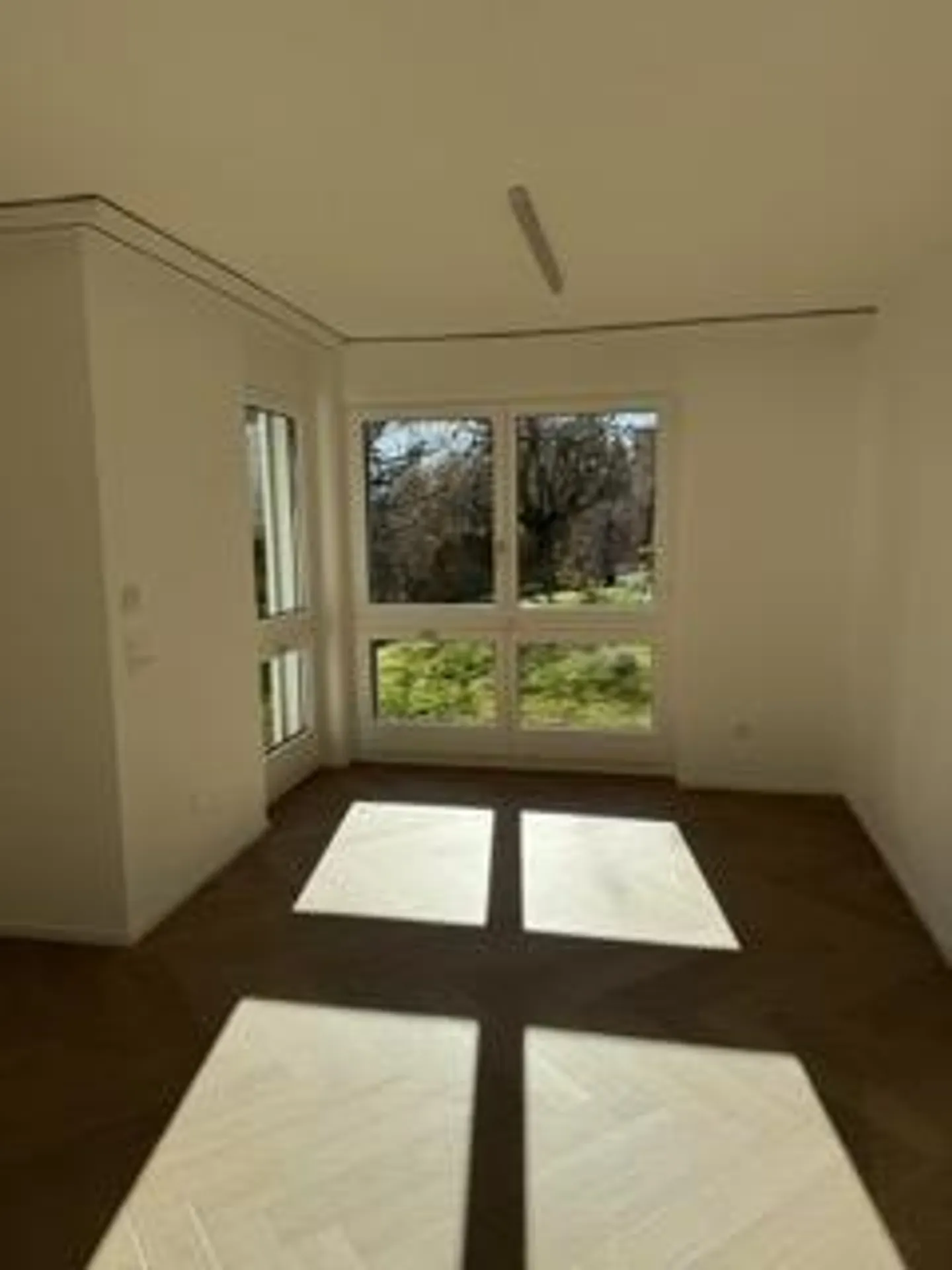 Stylish and high-quality renovated garden apartment in a quiet location - Photo 4 of 13