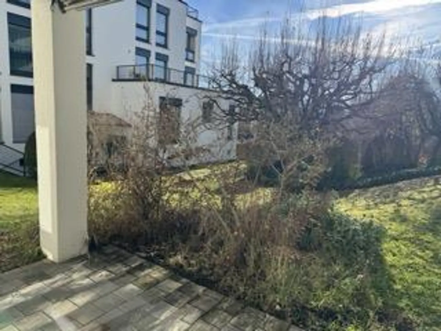 Stylish and high-quality renovated garden apartment in a quiet location - Photo 1 of 13
