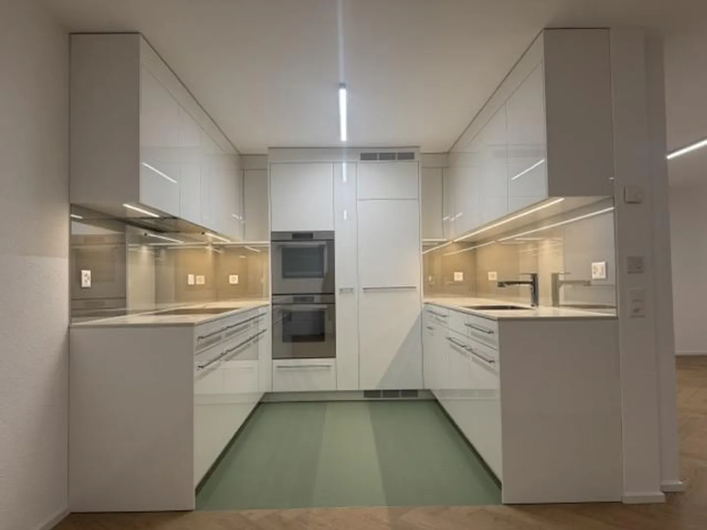 Stylish and high-quality renovated garden apartment in a quiet location - Photo 2 of 13