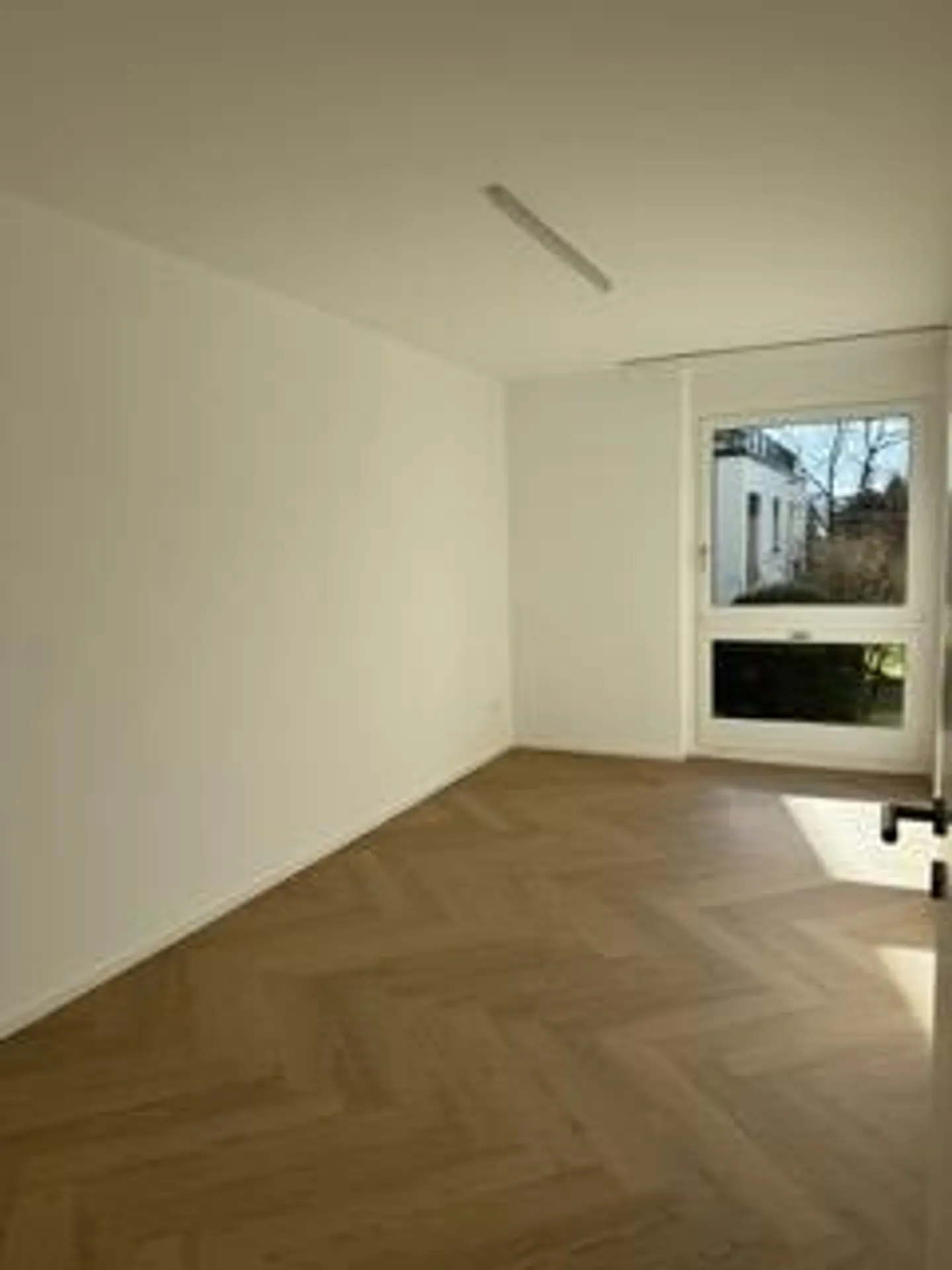Stylish and high-quality renovated garden apartment in a quiet location - Photo 6 of 13