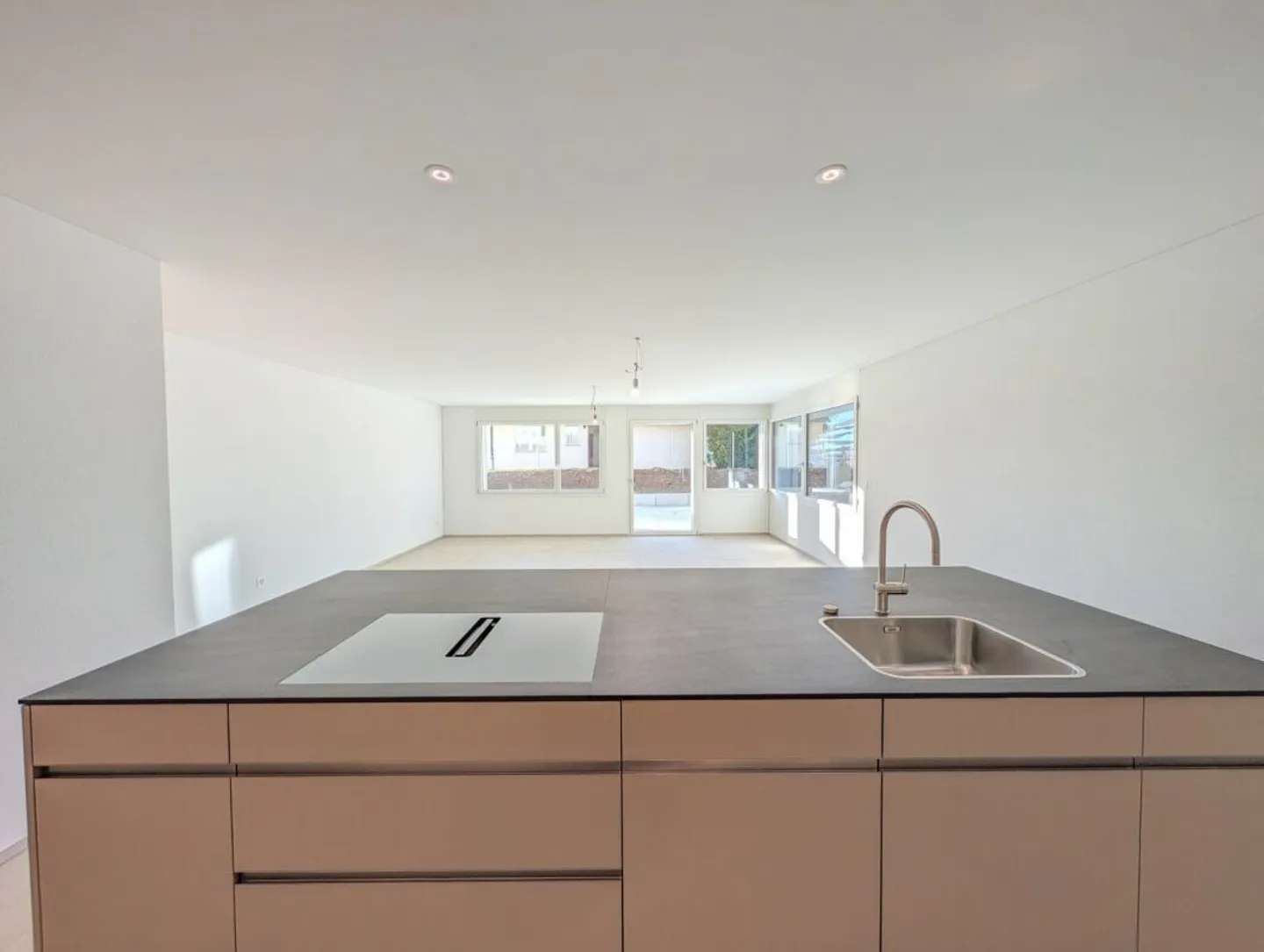 Vivere in famiglia con giardino e tanto spazio di stoccaggio - Foto 3 di 19