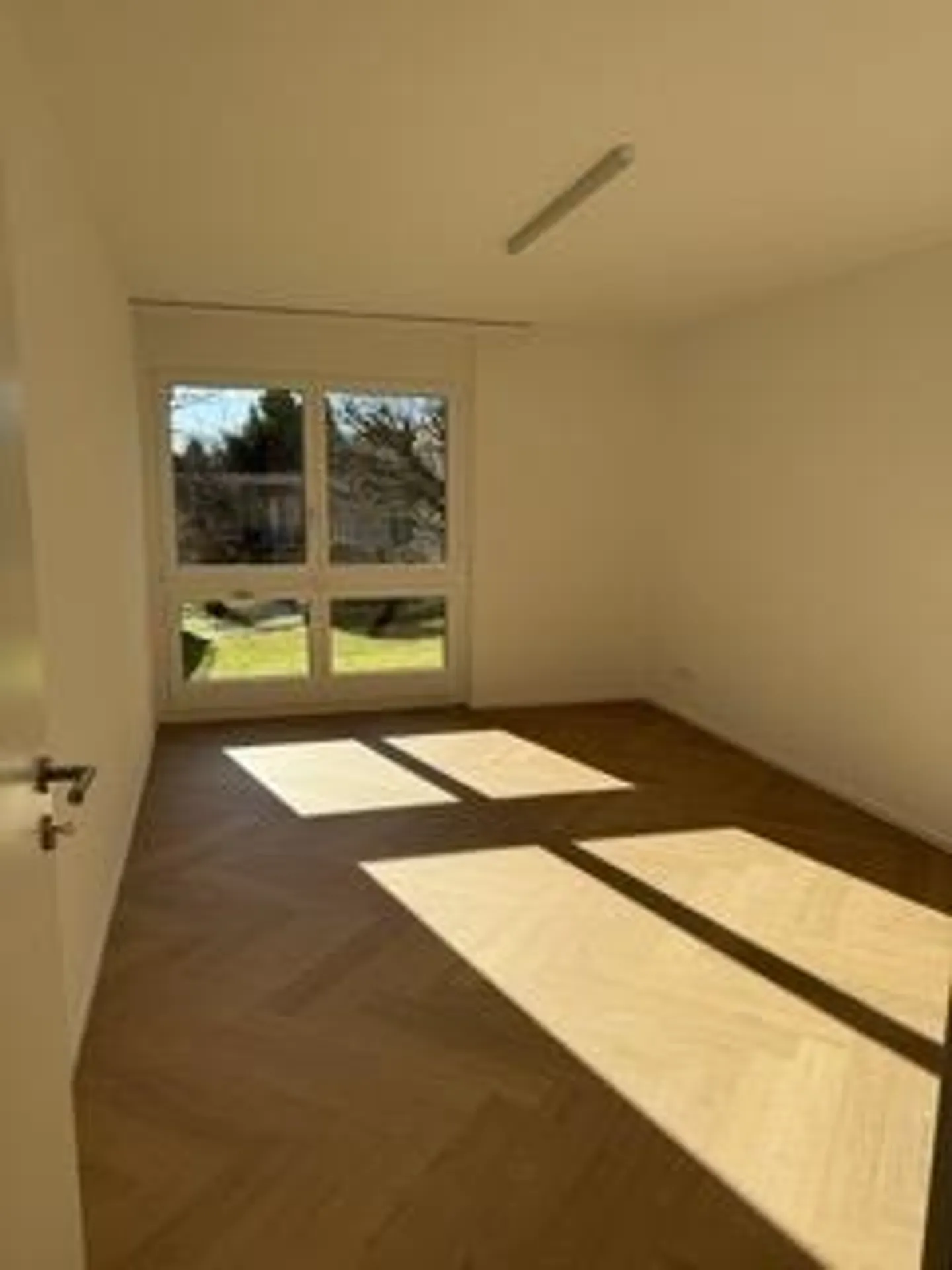 Stylish and high-quality renovated garden apartment in a quiet location - Photo 7 of 13