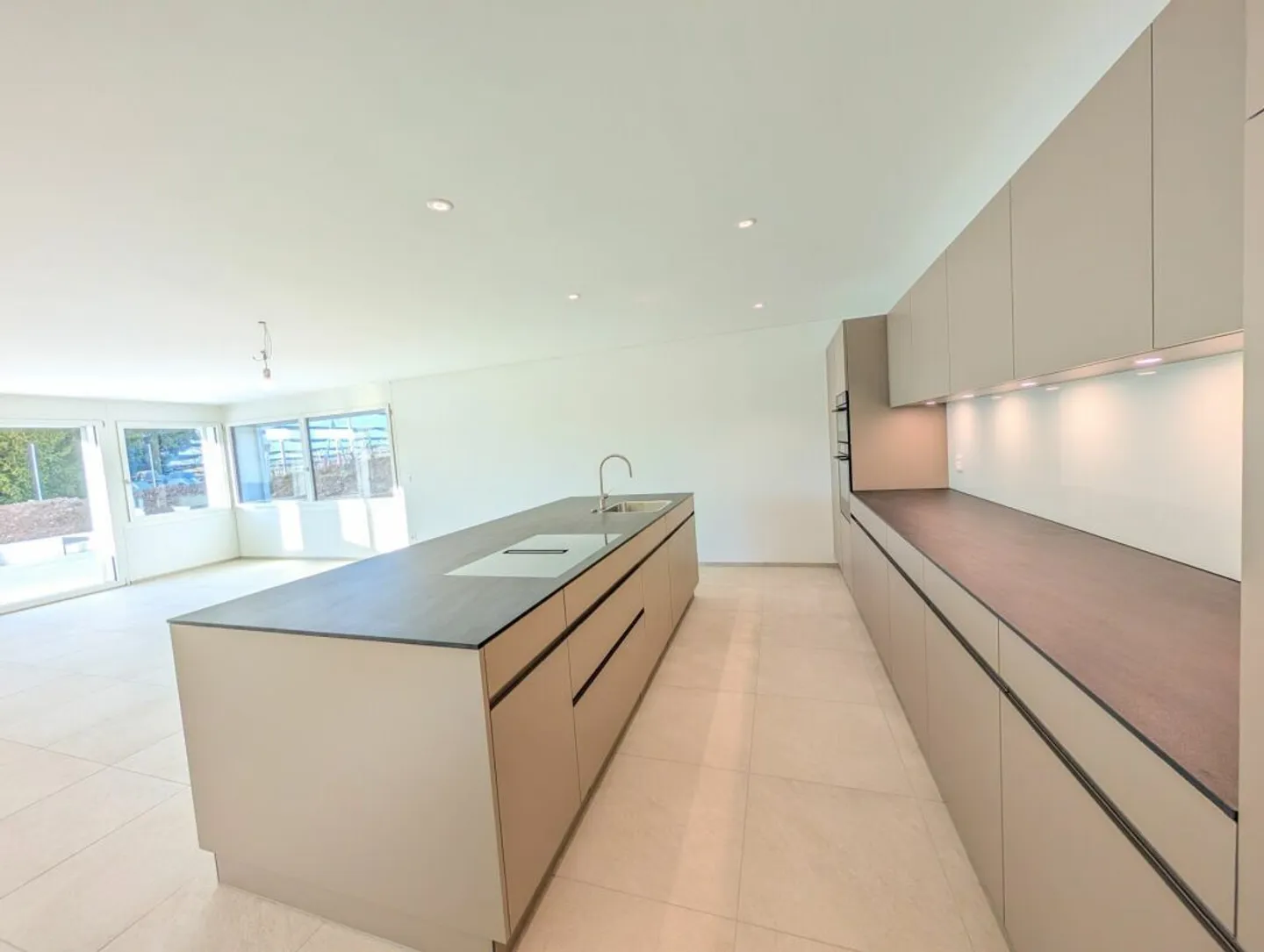 Vivere in famiglia con giardino e tanto spazio di stoccaggio - Foto 4 di 19