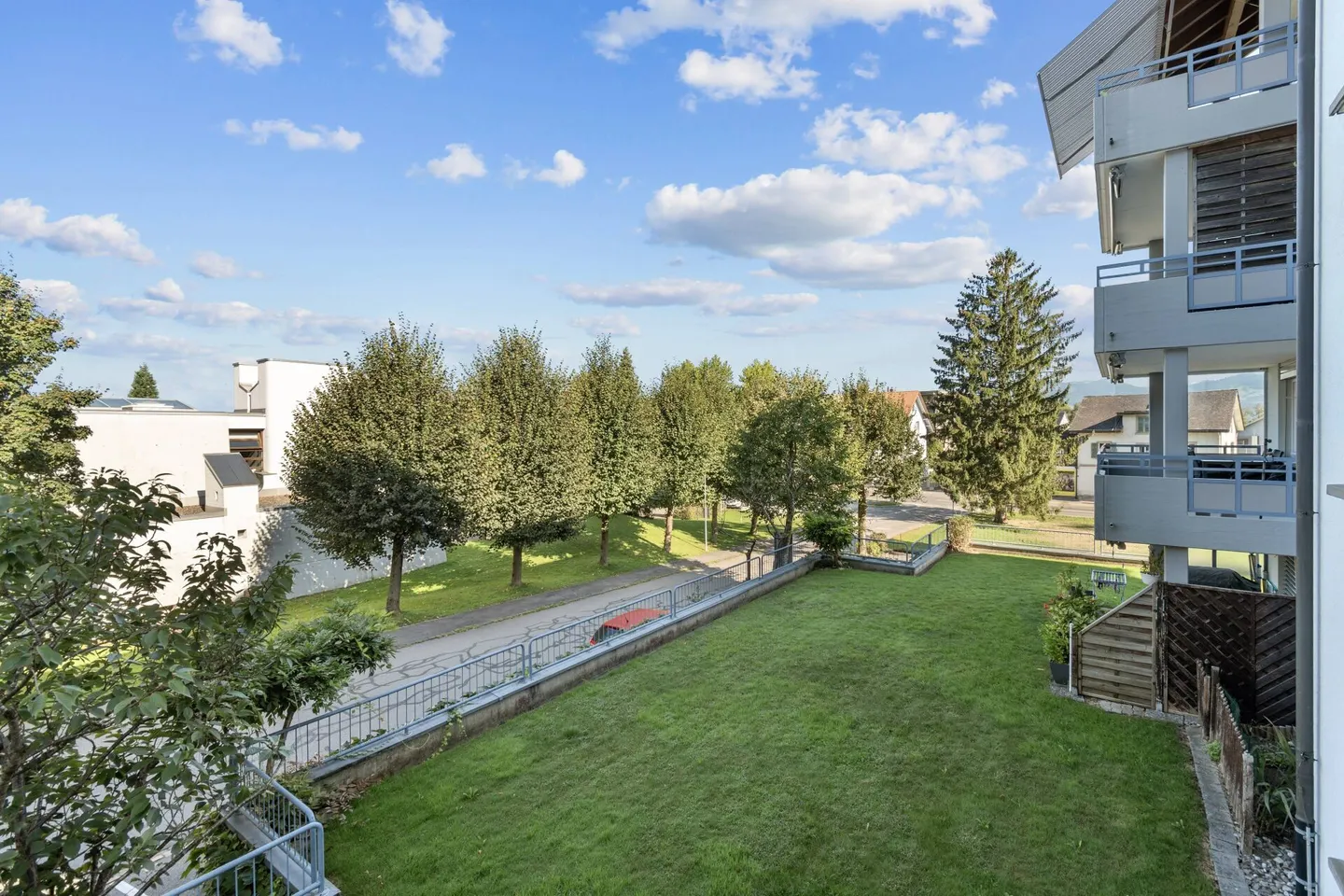 Appartamento attraente di 3,5 locali con balcone soleggiato - Foto 2 di 8