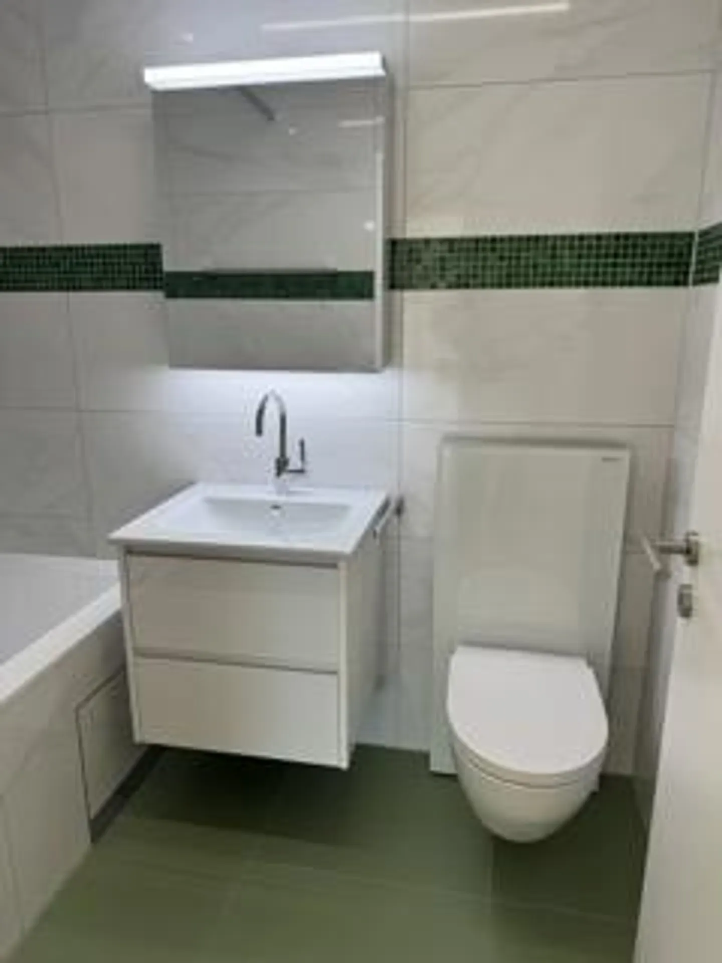 Stylish and high-quality renovated garden apartment in a quiet location - Photo 12 of 13