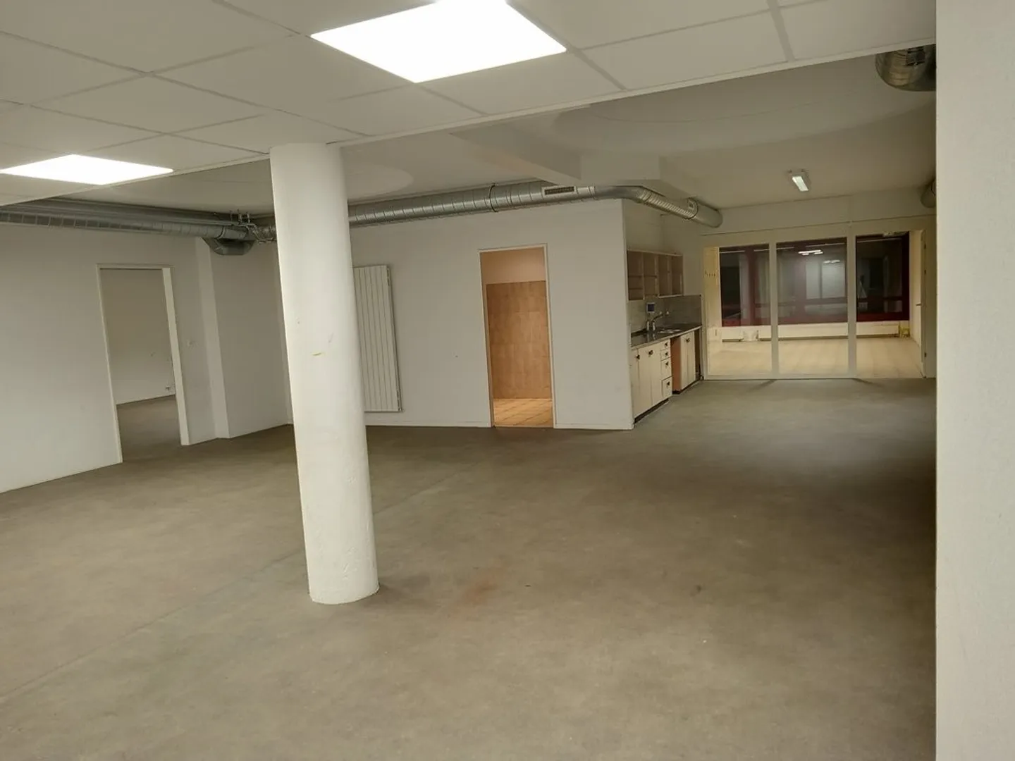 Spazio commerciale di circa 245 m2 da affittare immediatamente - Foto 6 di 12