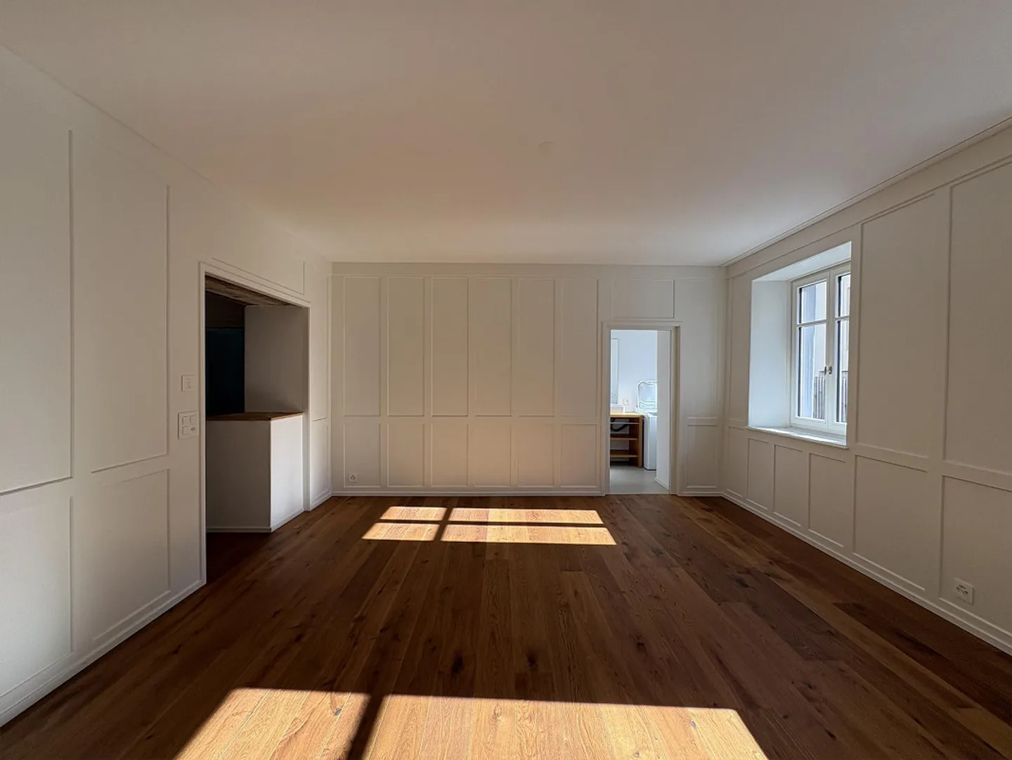 Modern 2.5 Room Apartment with Old Building Flair - Photo 4 of 7
