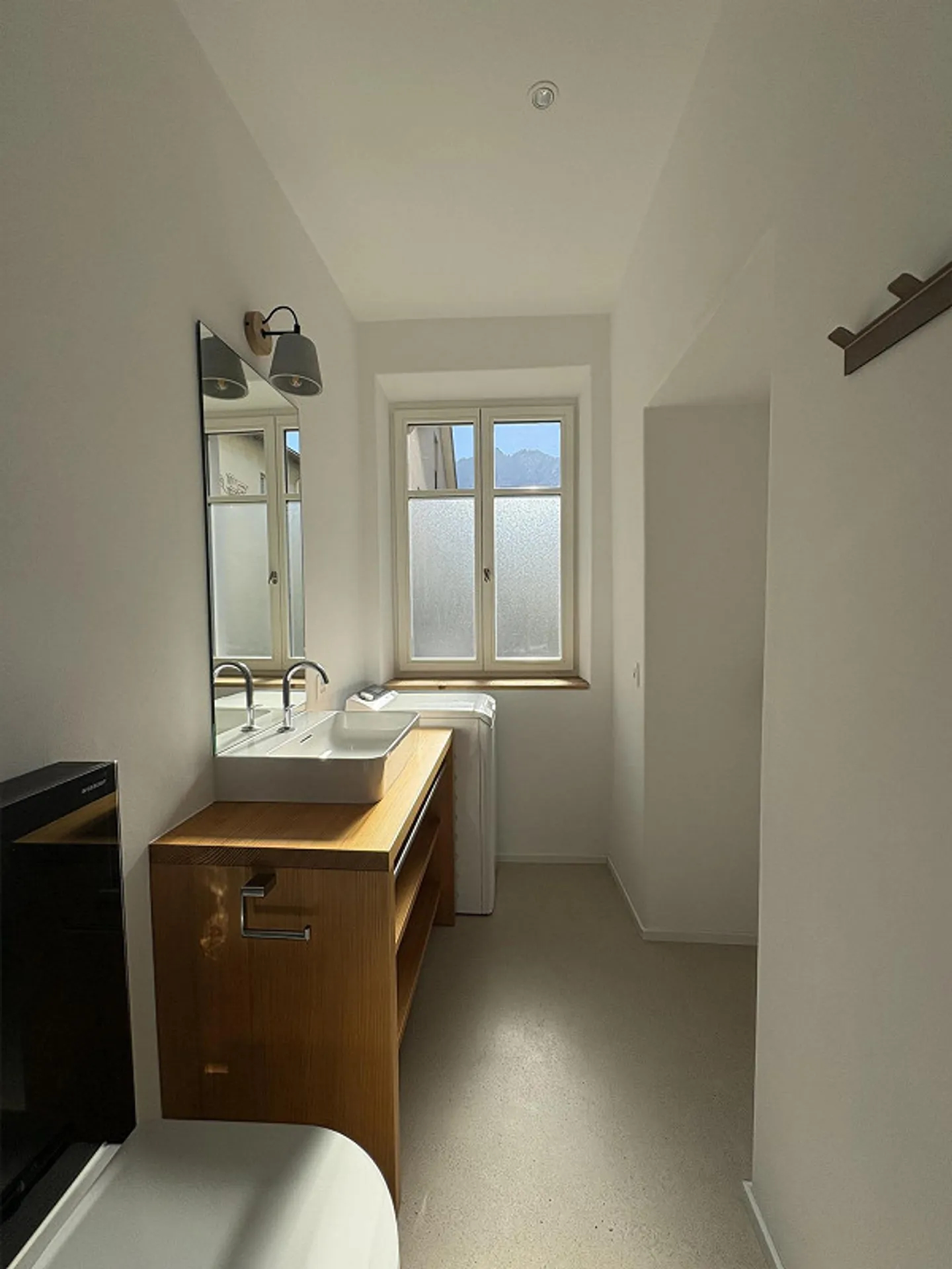 Modern 2.5 Room Apartment with Old Building Flair - Photo 6 of 7