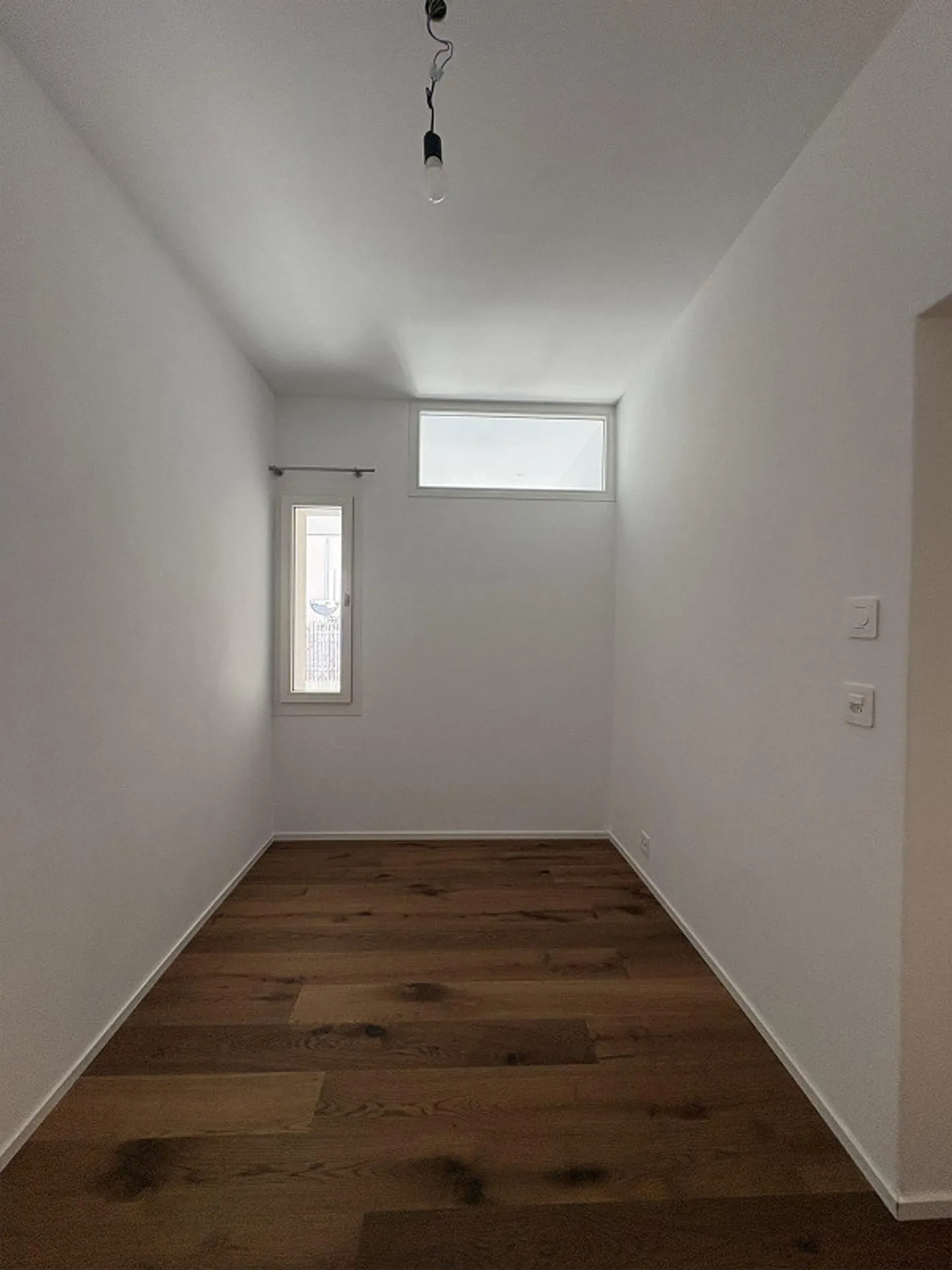 Modern 2.5 Room Apartment with Old Building Flair - Photo 7 of 7