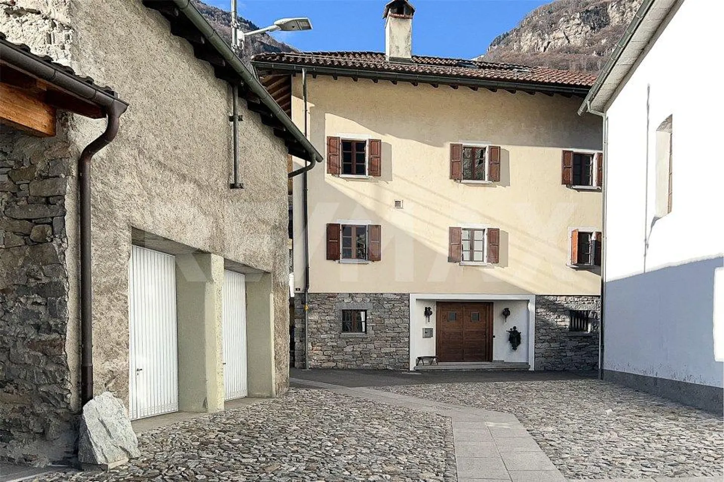 Romantisches Haus mit 4,5 Zimmern - Foto 2 von 13