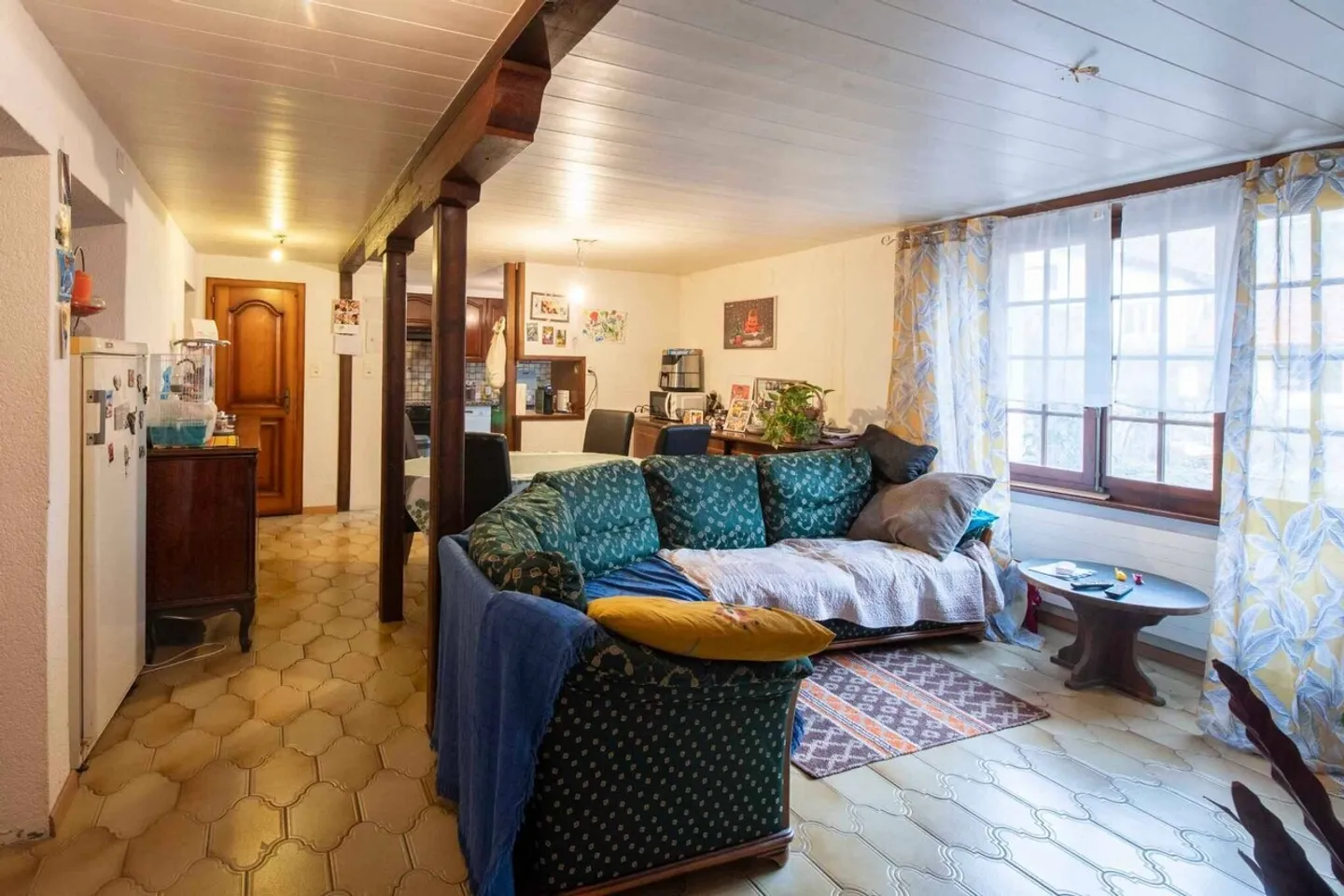 Casa di villaggio con 2 appartamenti di 3,5 e 4,5 stanze e una stalla da ristrutturare - Foto 8 di 13