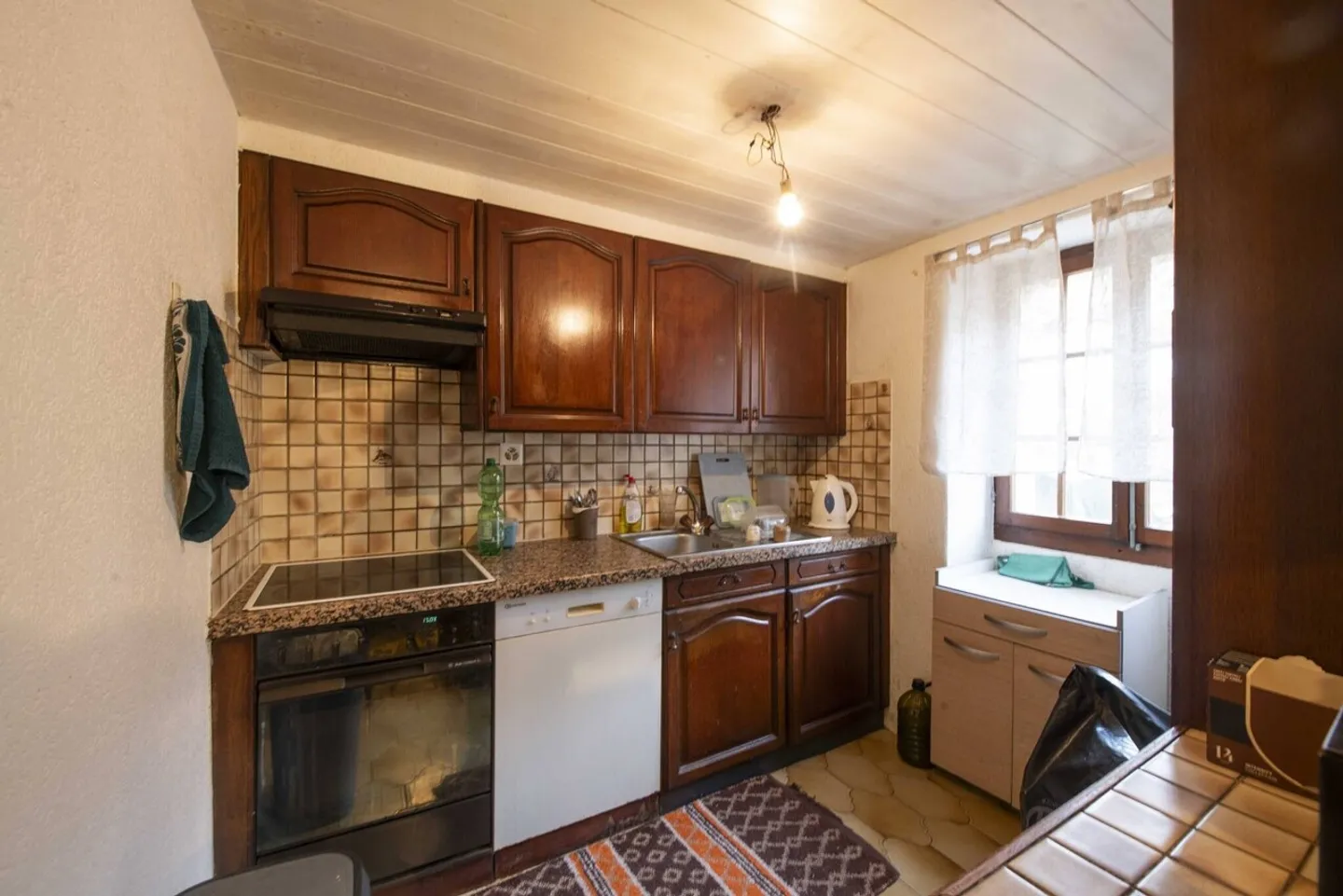 Casa di villaggio con 2 appartamenti di 3,5 e 4,5 stanze e una stalla da ristrutturare - Foto 9 di 13