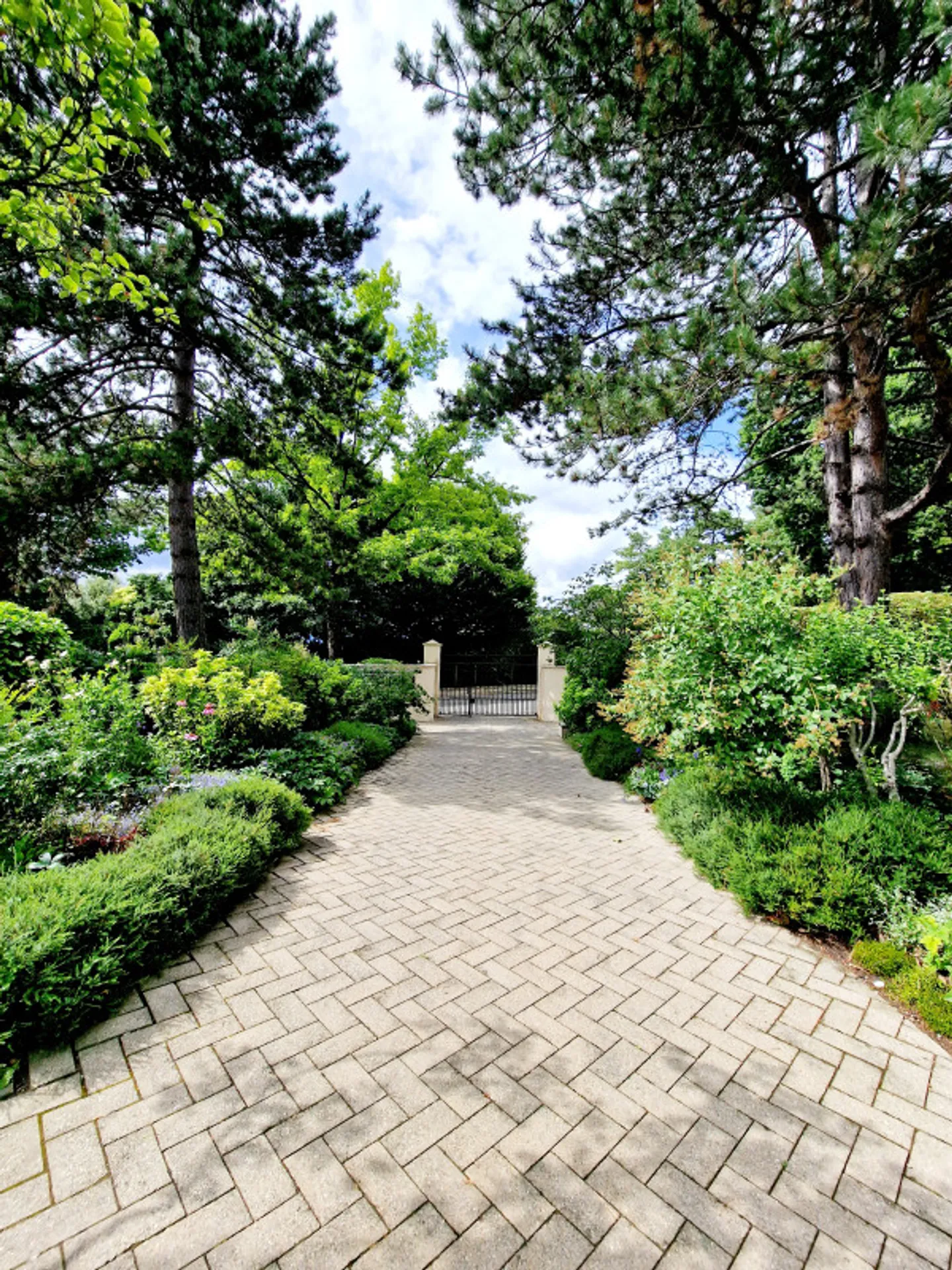 Appartement terrasse fabuleux avec jardin, piscine, salle de fitness et tennis - Photo 1 sur 11