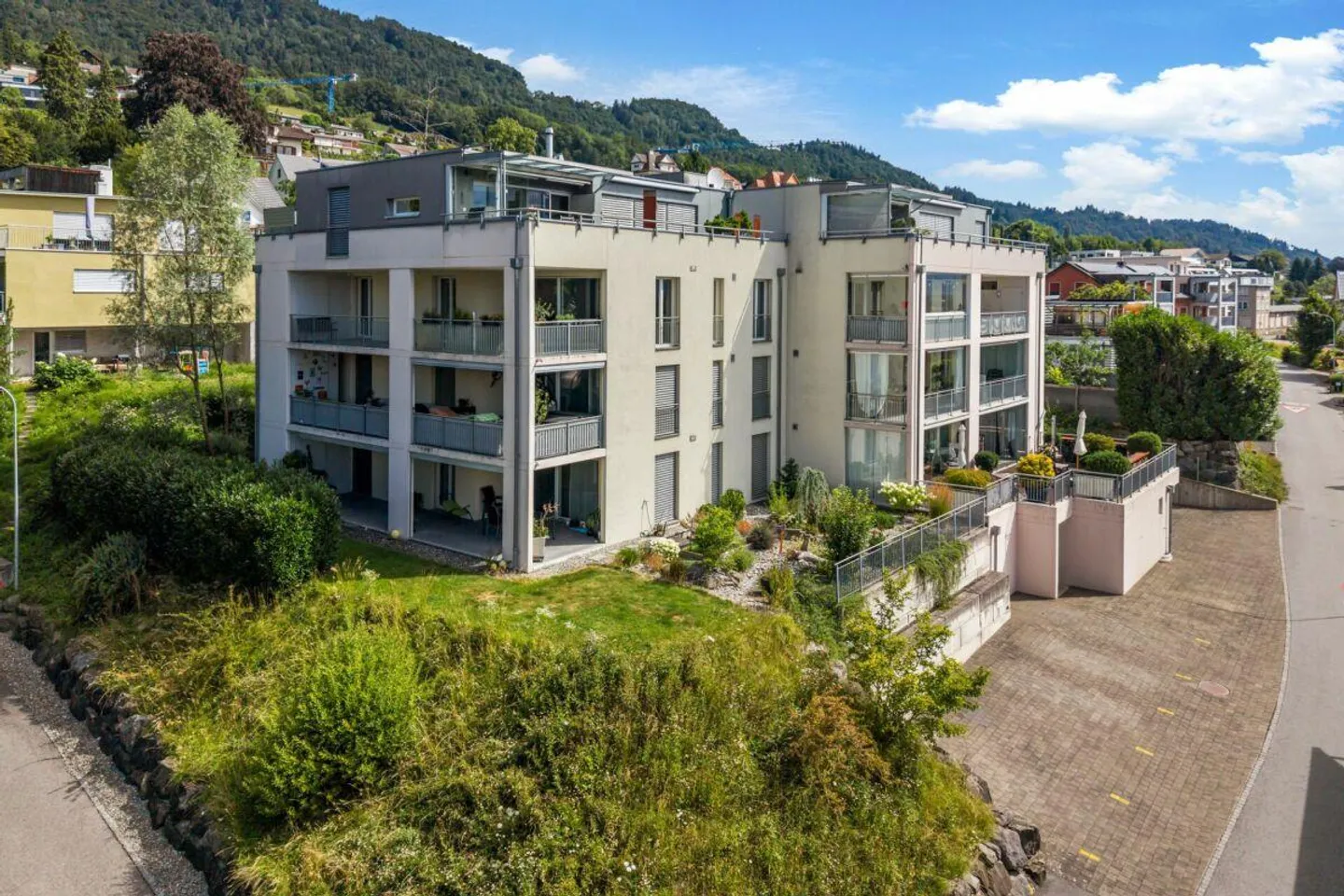 Geräumige Wohnung mit Terrasse - Foto 1 von 11