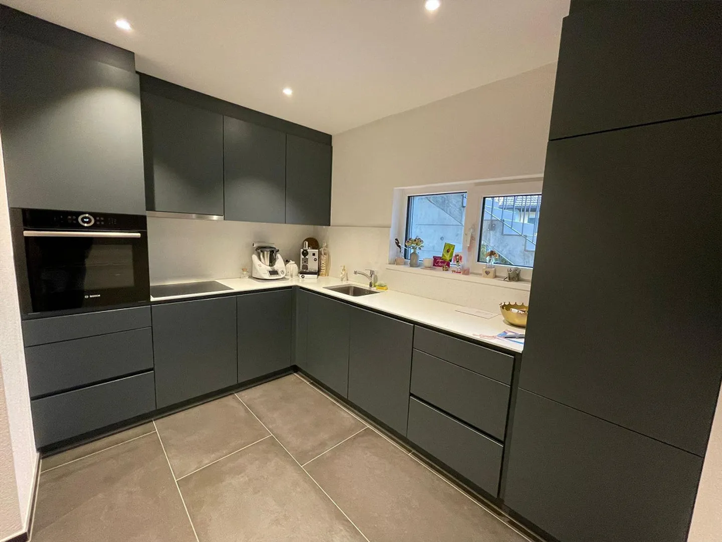 Appartement de rez-de-chaussée 2.5 pièces ultra moderne avec patio - Photo 4 sur 11