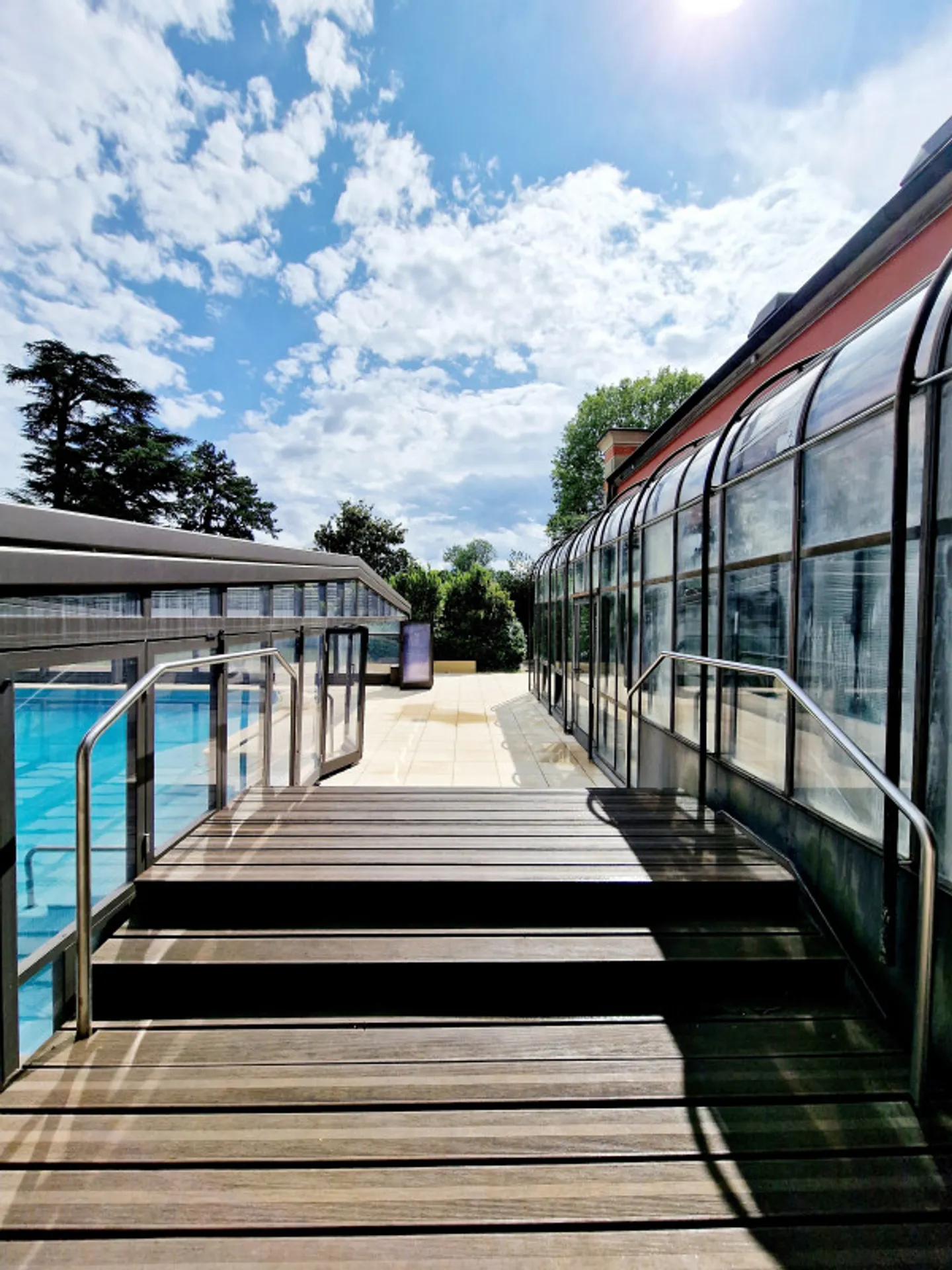 Appartement terrasse fabuleux avec jardin, piscine, salle de fitness et tennis - Photo 3 sur 11