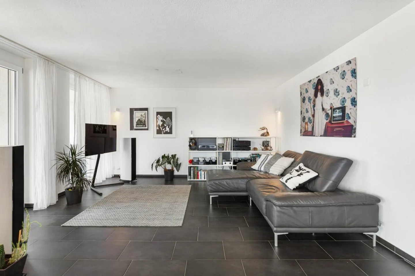 Geräumige Wohnung mit Terrasse - Foto 2 von 11