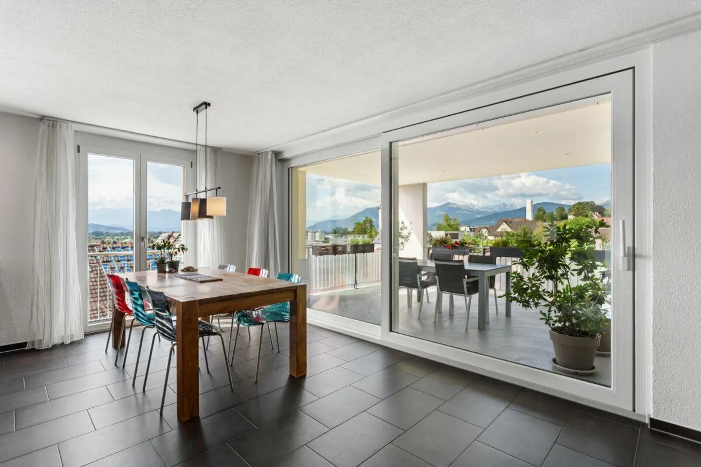 Geräumige Wohnung mit Terrasse - Foto 6 von 11