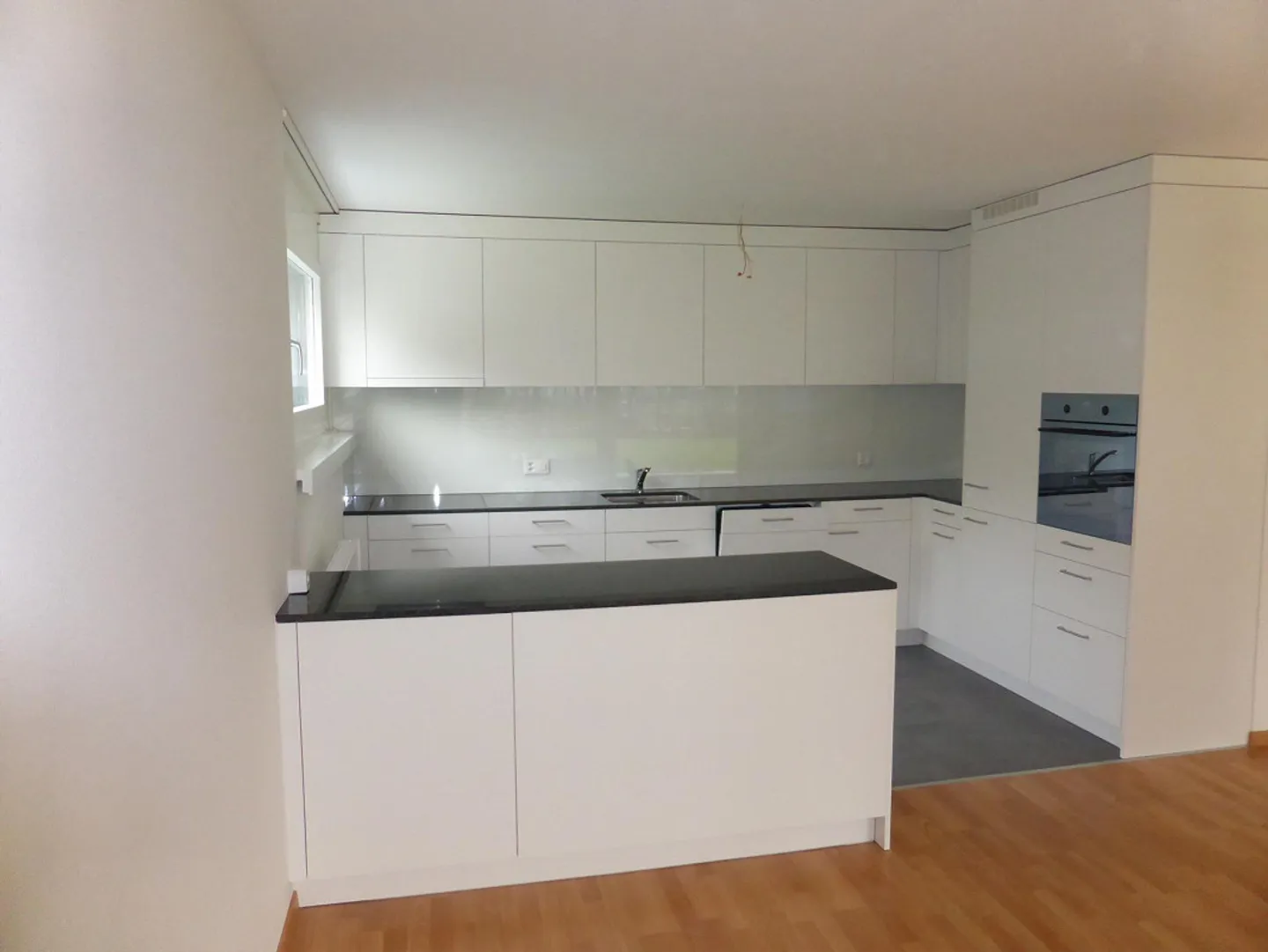 Appartement de rez-de-chaussée rénové de 4,5 pièces - Photo 4 sur 11