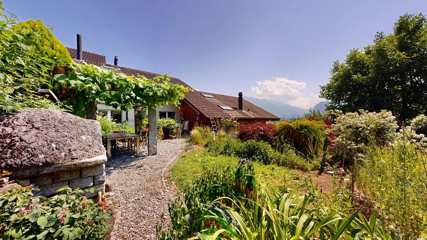 Casa a schiera di 5 ½ (6) stanze a Oberhofen sul lago di Thun - Foto 1 di 13