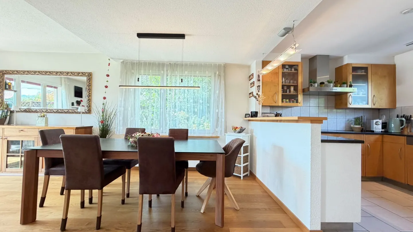 Maison individuelle spacieuse avec garage, beaucoup d'espace et belle disposition des pièces - Photo 4 sur 22