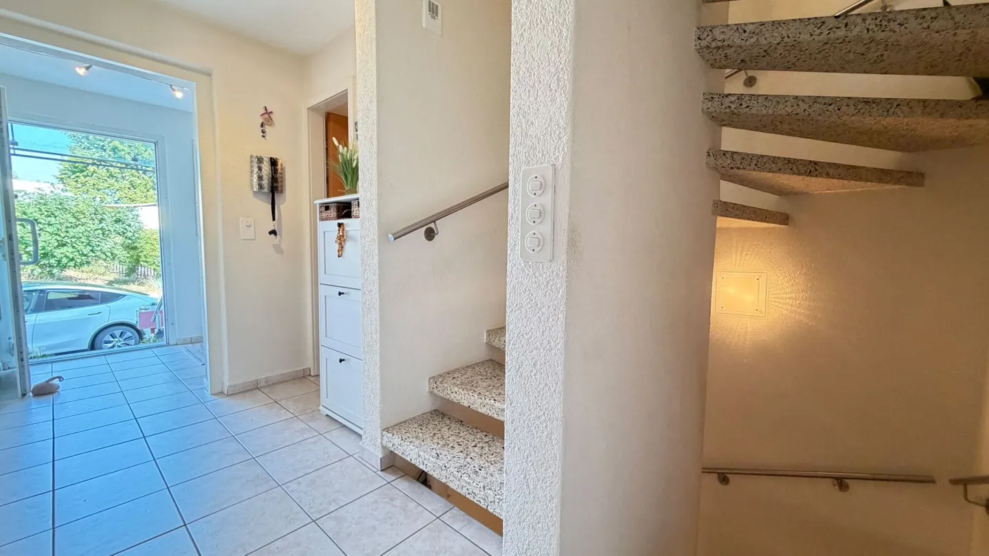 Maison individuelle spacieuse avec garage, beaucoup d'espace et belle disposition des pièces - Photo 8 sur 22