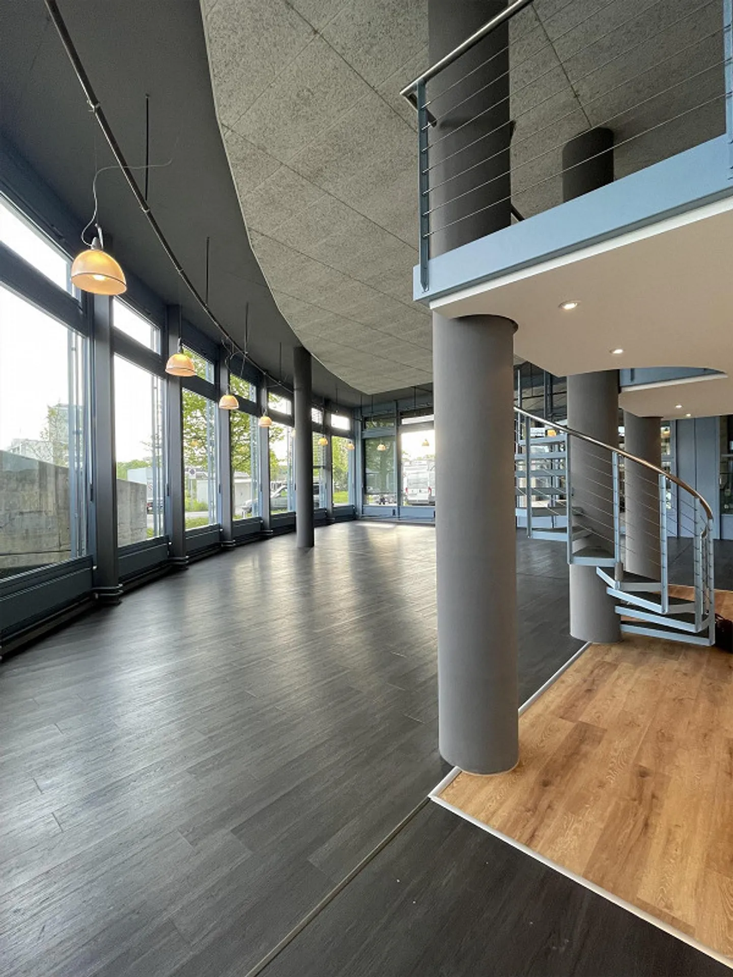 Espace de bureau/commercial polyvalent et attrayant à louer à Rotkreuz - Photo 2 sur 15
