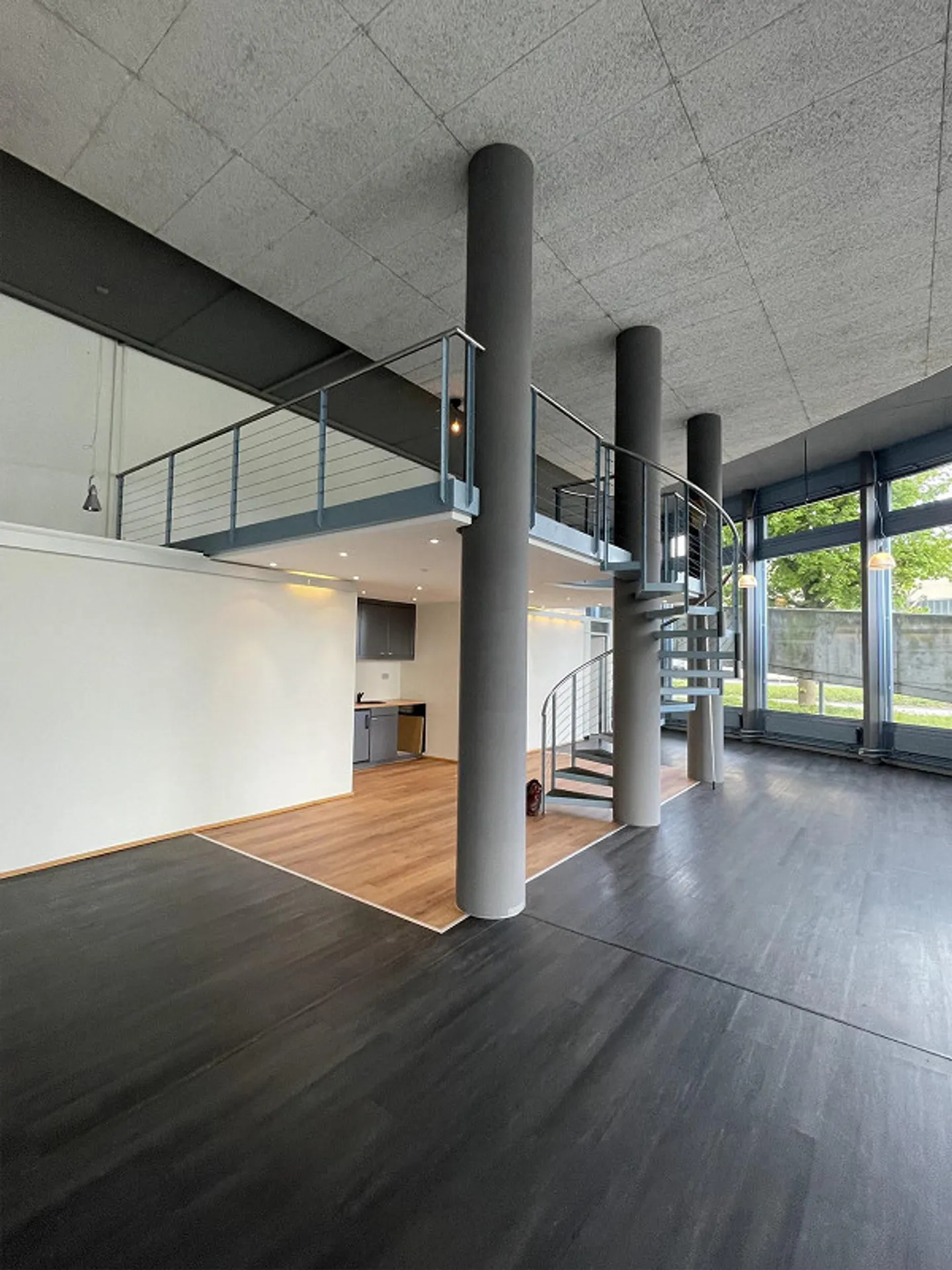 Espace de bureau/commercial polyvalent et attrayant à louer à Rotkreuz - Photo 3 sur 15