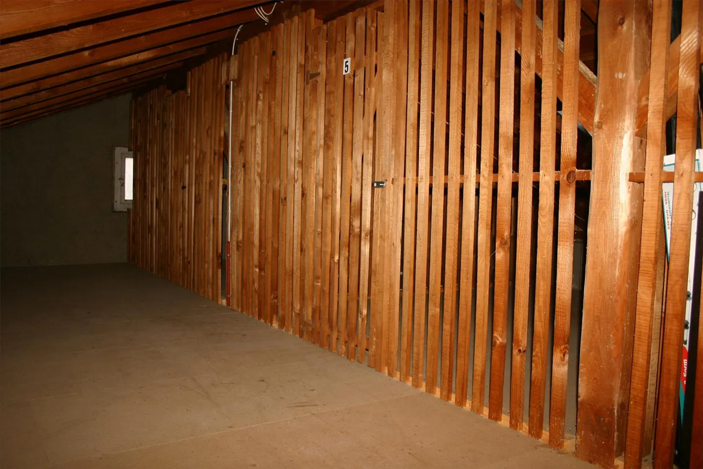 Screed compartment, storage dry protected, ventilated for boxes folders - Photo 3 of 4
