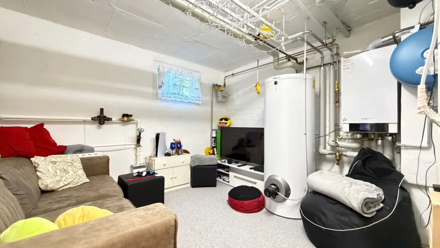 Maison individuelle spacieuse avec garage, beaucoup d'espace et belle disposition des pièces - Photo 15 sur 22