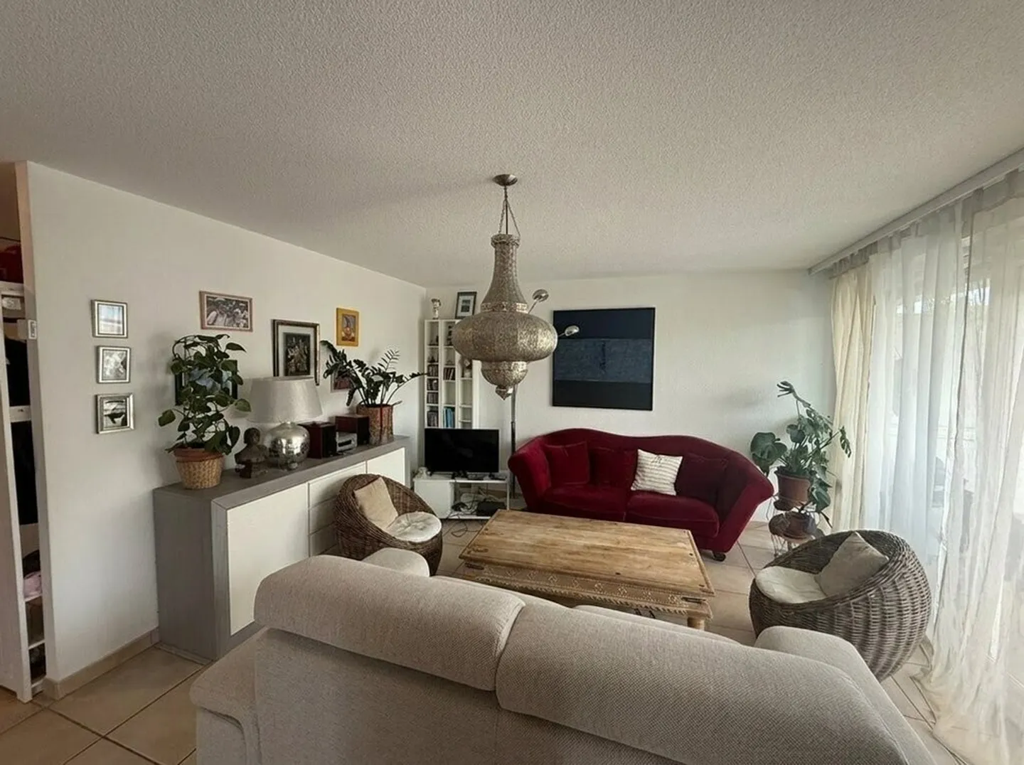 Große Wohnung in der Nähe aller Annehmlichkeiten - Foto 1 von 8