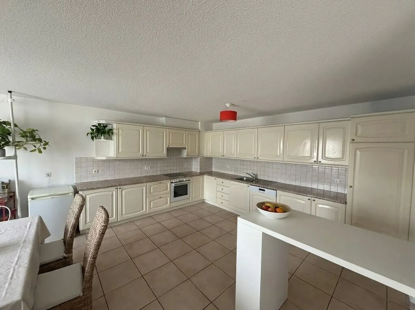 Große Wohnung in der Nähe aller Annehmlichkeiten - Foto 3 von 8