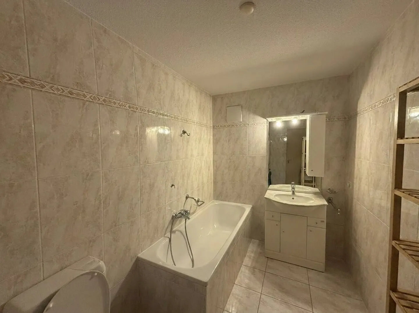 Große Wohnung in der Nähe aller Annehmlichkeiten - Foto 7 von 8