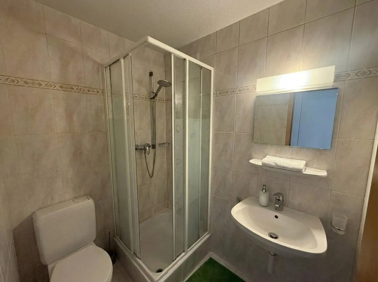 Große Wohnung in der Nähe aller Annehmlichkeiten - Foto 8 von 8