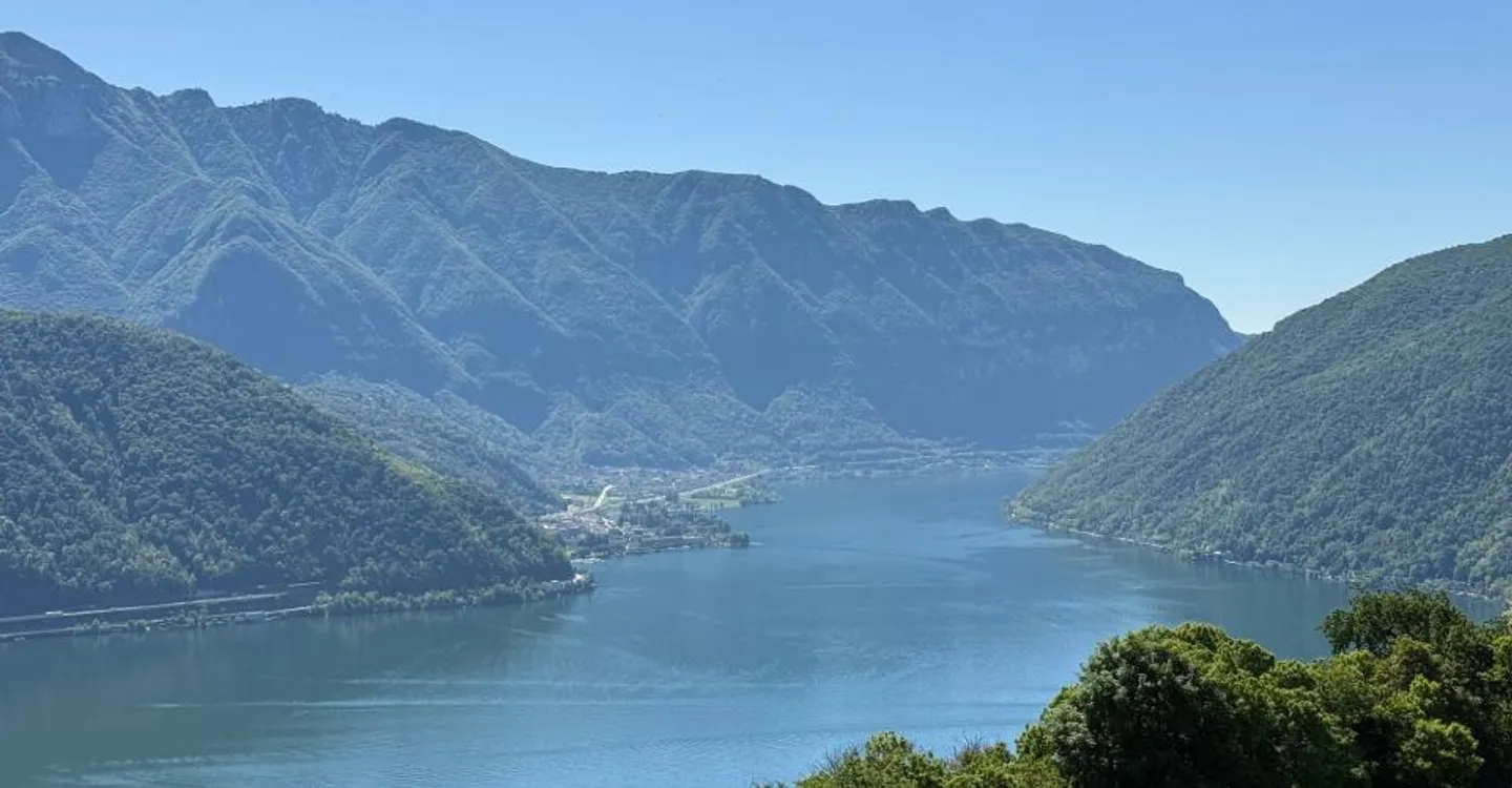 Charmante Villa mit Seeblick - Foto 1 von 12