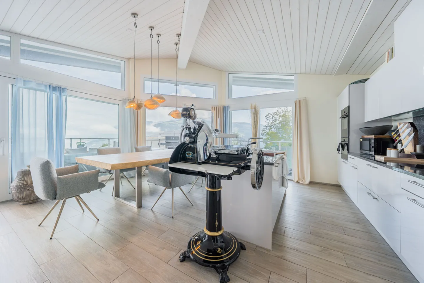 Penthouse Apartment with Panorama and Style - Photo 2 of 4