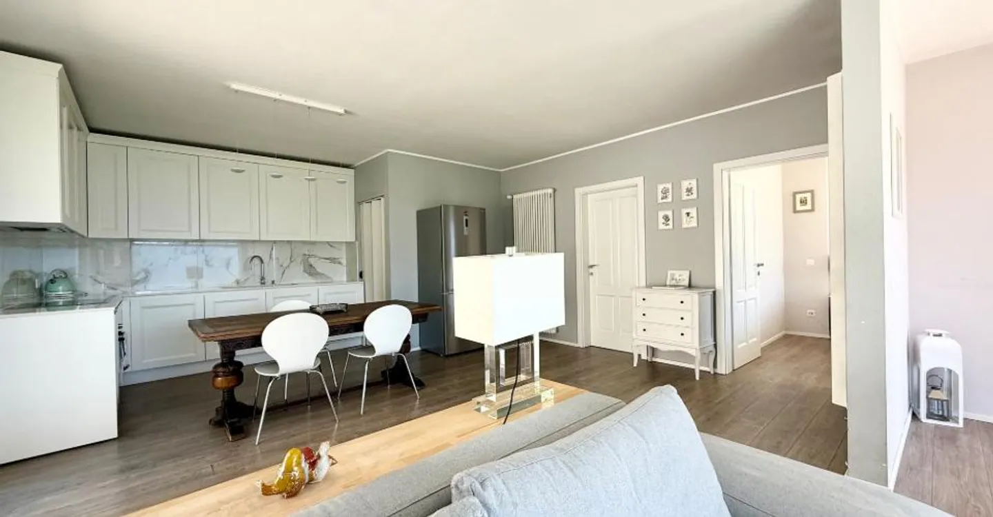 Charmante Villa mit Seeblick - Foto 7 von 12
