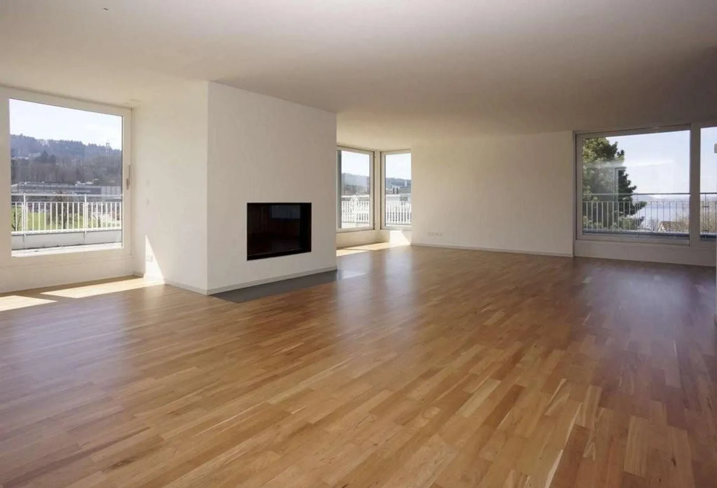 Dreamlike Penthouse Apartment with Lake View - Photo 3 of 9