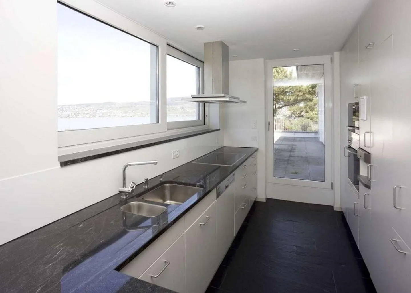 Dreamlike Penthouse Apartment with Lake View - Photo 2 of 9