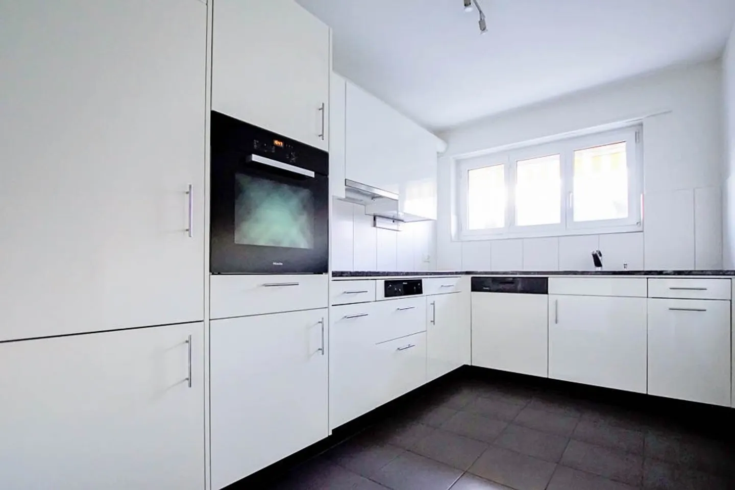 Attraktive Wohnung mit sonnigem Balkon - Foto 1 von 6